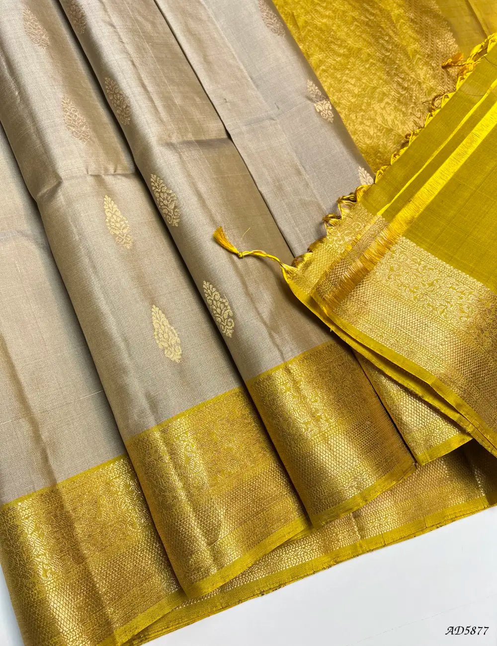 Ivory & Yellow - Kanchi Border Soft Silk Saree Pallu View