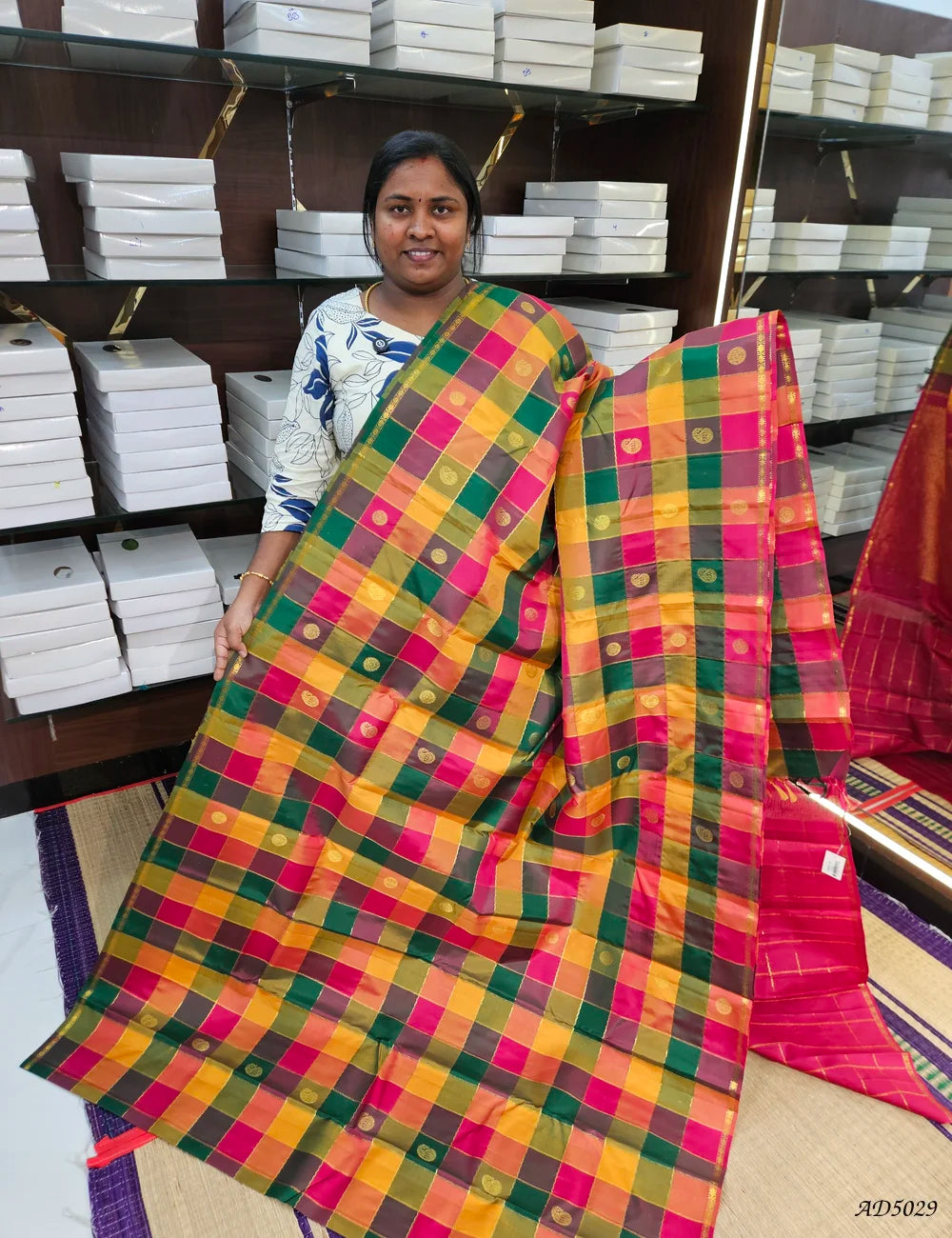 Kanjeevaram Pazhum Pazhamum Soft Silk Saree Front View