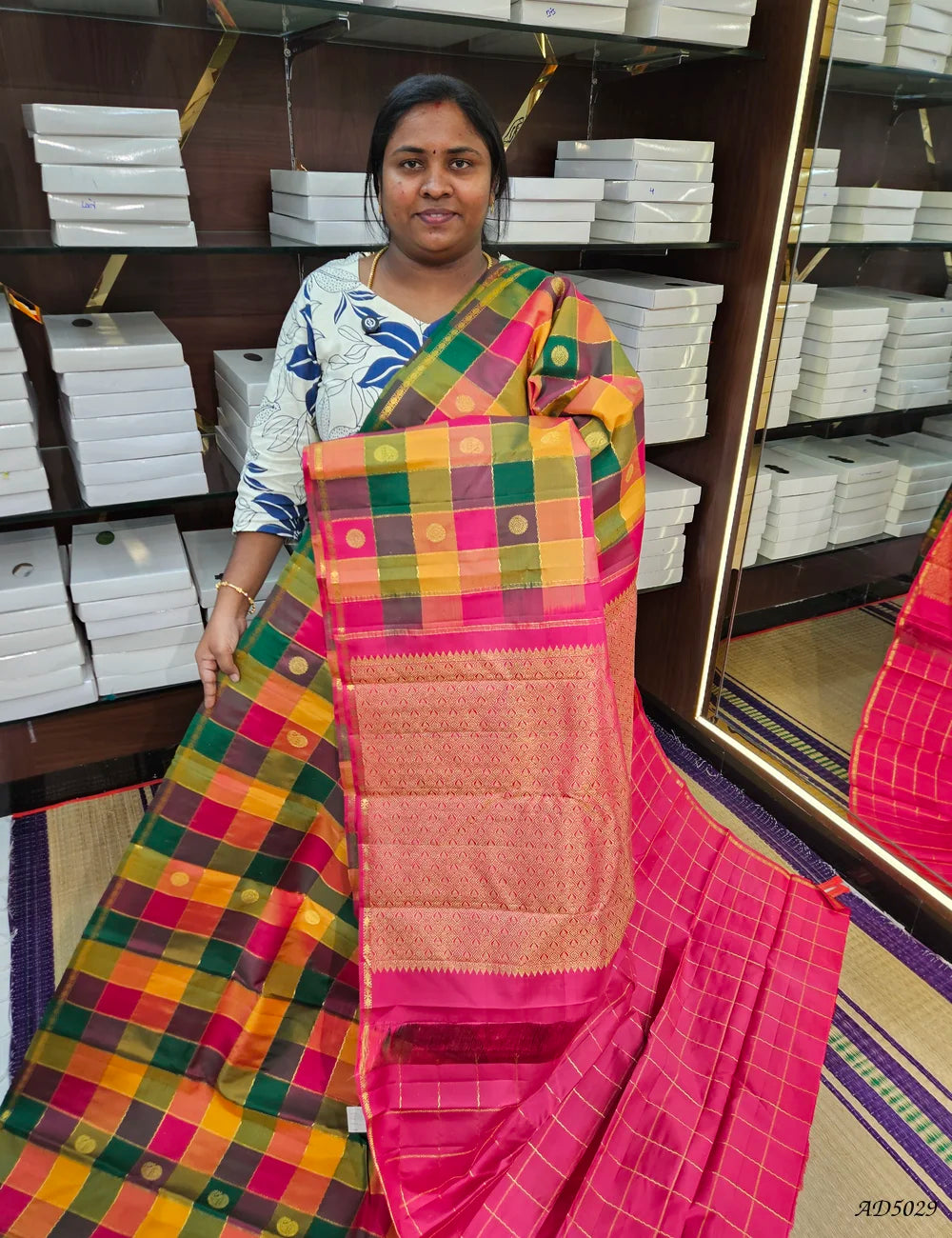 Kanjeevaram Pazhum Pazhamum Soft Silk Saree Pallu View