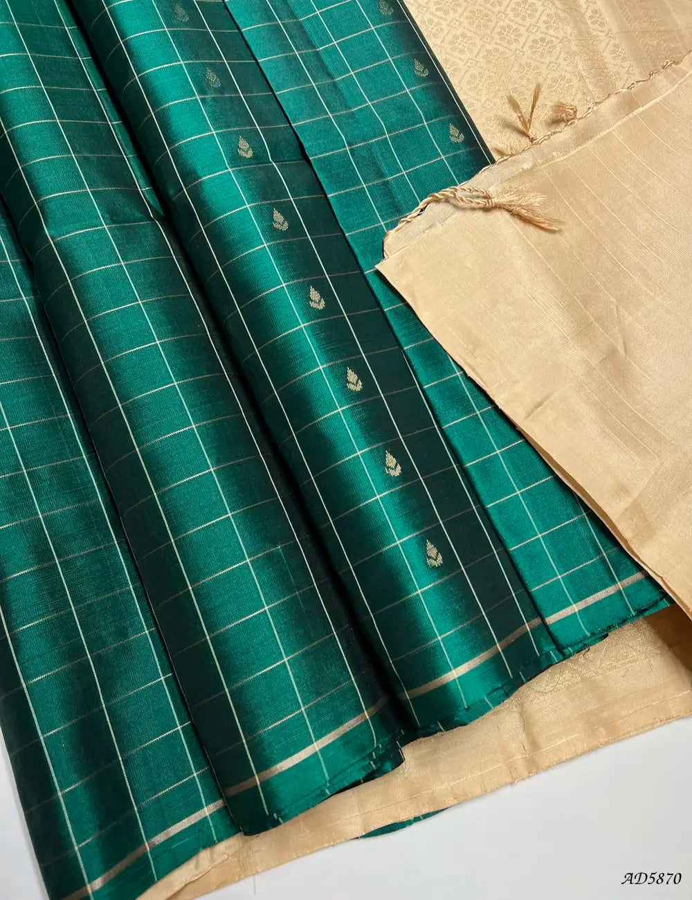 Light Green & Beige - Checkerd Soft Silk Saree Pallu View