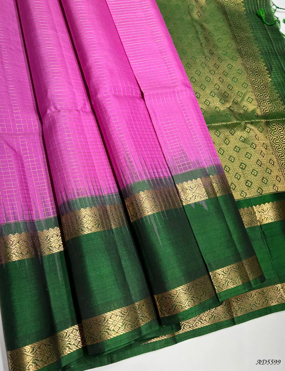 Paneer Rose & Green - Checkerd Retta Pet Soft Silk Saree Front View