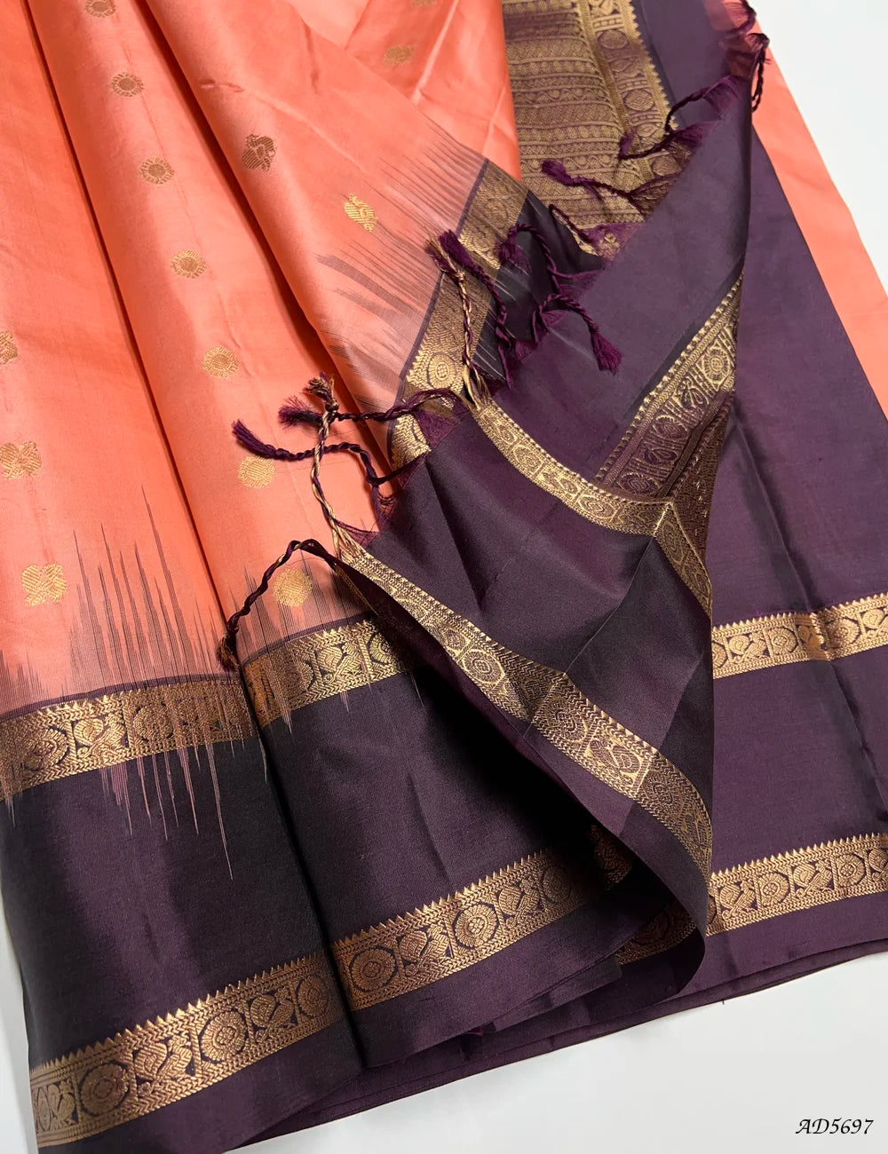 Peach & Wine - Retta Pet Border Soft Silk Saree Pallu View