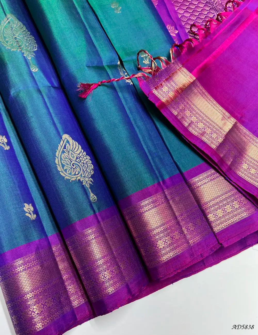Peacock Blue & Purple - Kanchi Border Soft Silk Saree Pallu View