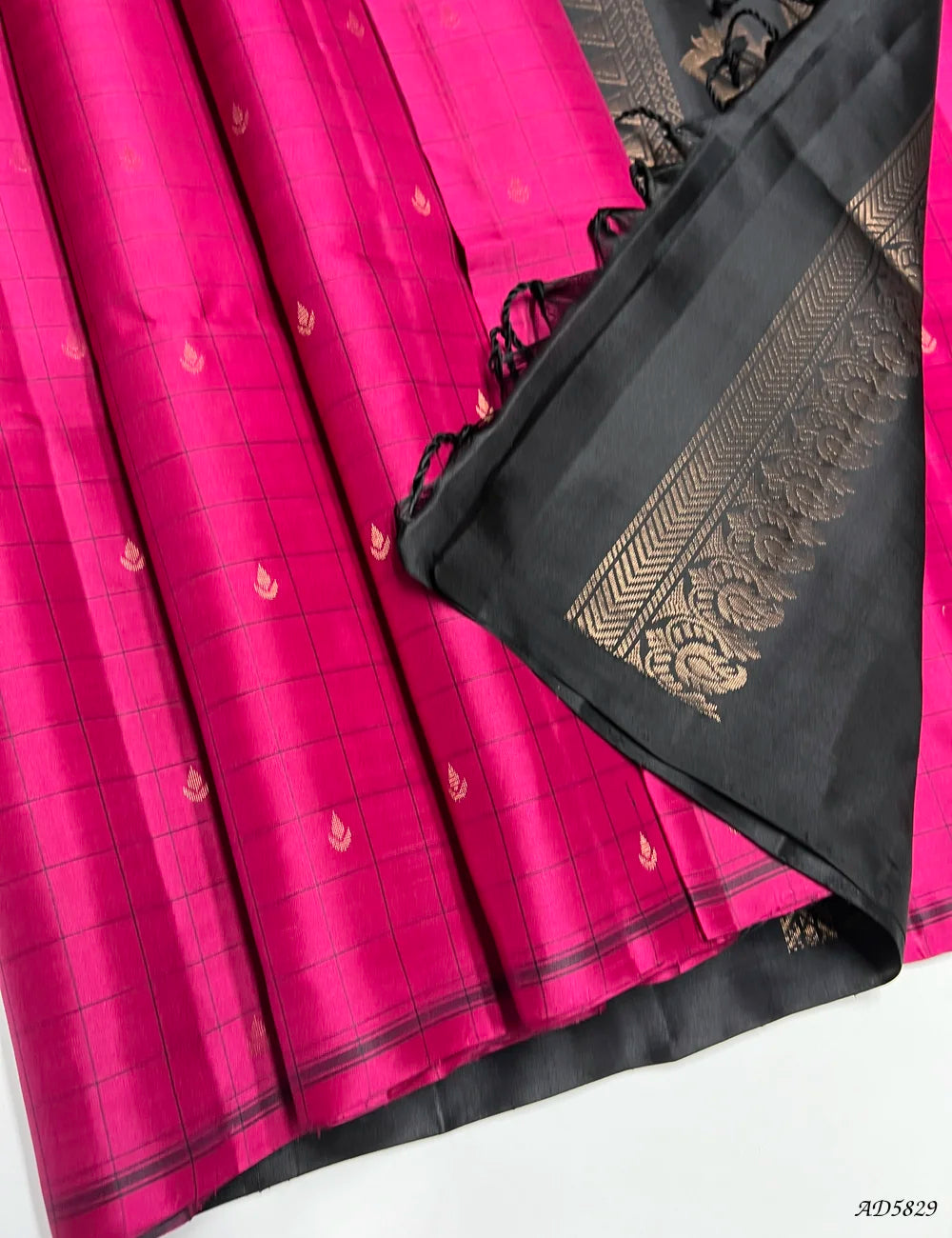 Pink & Black - Checkerd Soft Silk Saree Pallu View