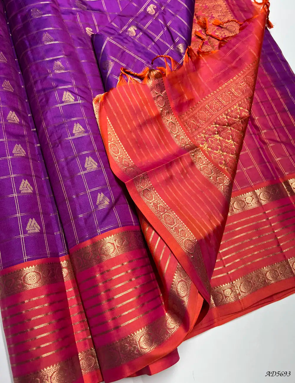 Purple & Orange - Checkerd Retta Pet Border Soft Silk Saree Pallu View