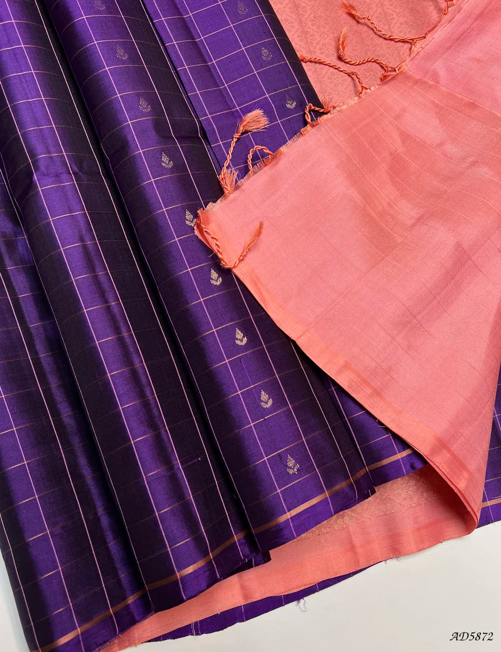 Purple & Peach - Checkerd Soft Silk Saree Pallu View