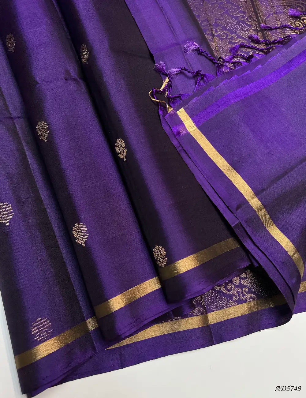 Purple - Soft Silk Saree Pallu View