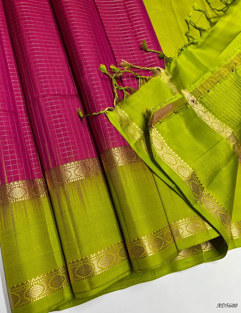Raddish Pink & Parrot Green - Checkerd Retta Pet Soft Silk Saree Pallu View