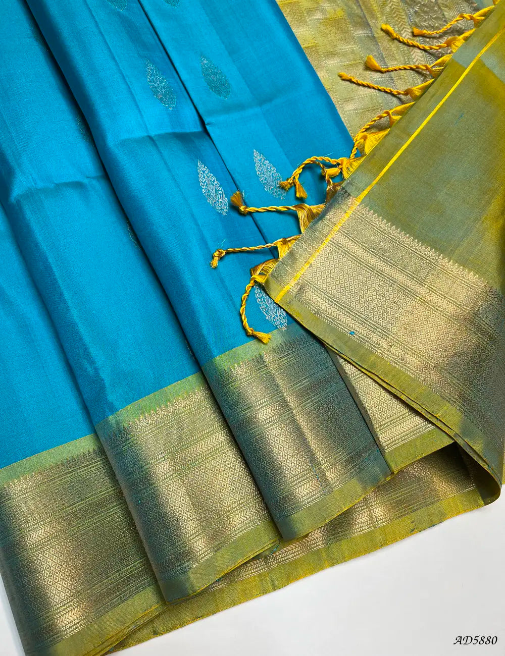 Rama Blue & Lime Yellow - Kanchi Border Soft Silk Saree Pallu View