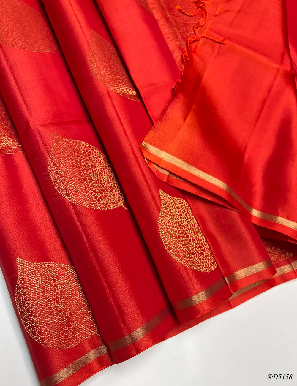Red - Soft Silk Saree Pallu View