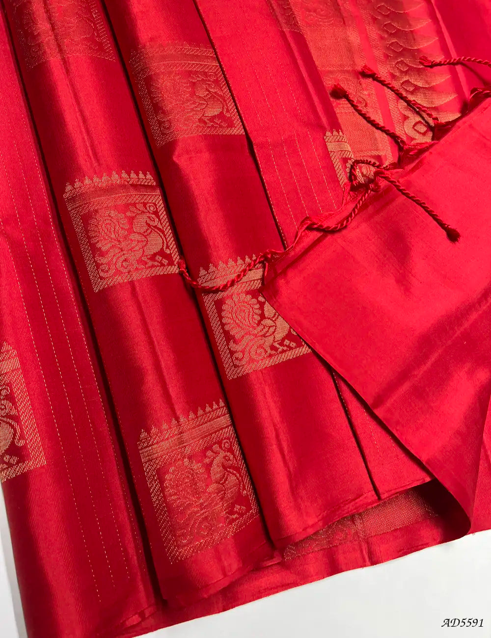 Red - Soft Silk Saree Pallu View