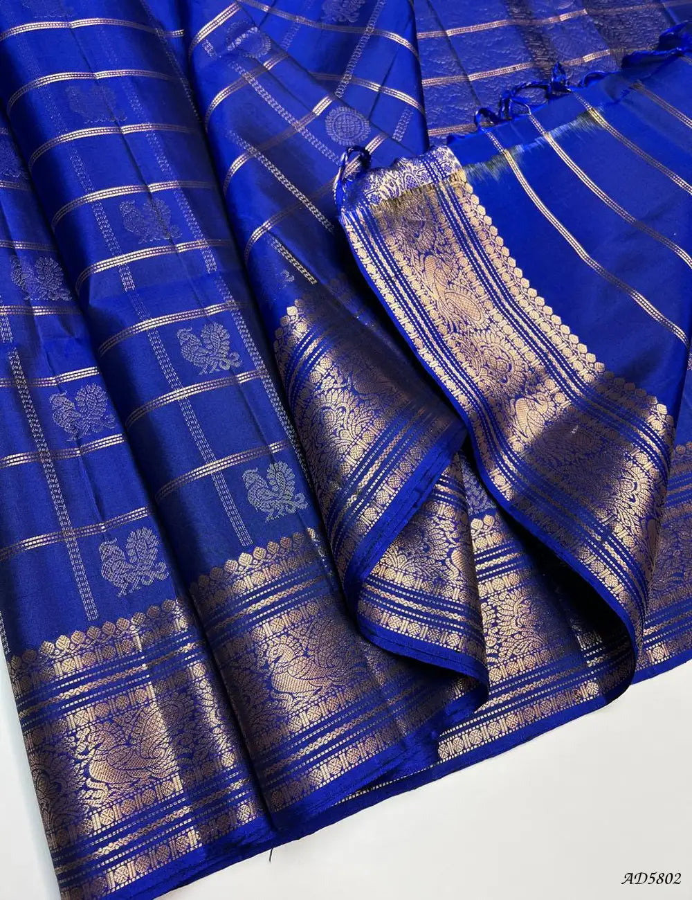 Royal Blue - Checkerd X Kanchi Border Soft Silk Saree Pallu View