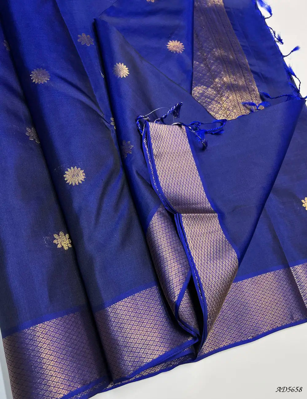 Royal Blue - Kanchi Border Soft Silk Saree Pallu View