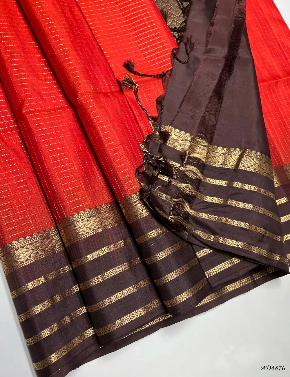 Rust Orange & Coffee Brown - Retta Pet Border Saree Pallu View