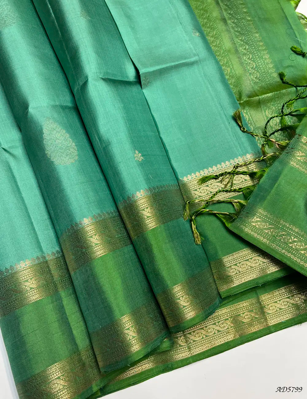 Sea Green & Green - Kanchi Border Soft Silk Saree Pallu View