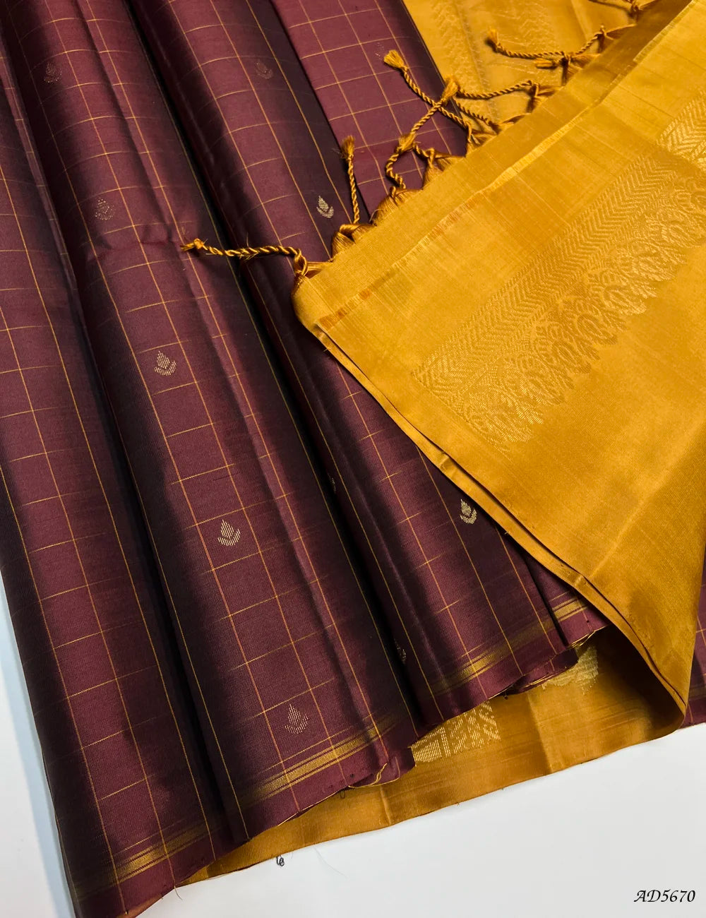 Sepia Brown & Copper - Checkerd Soft Silk Saree Pallu View