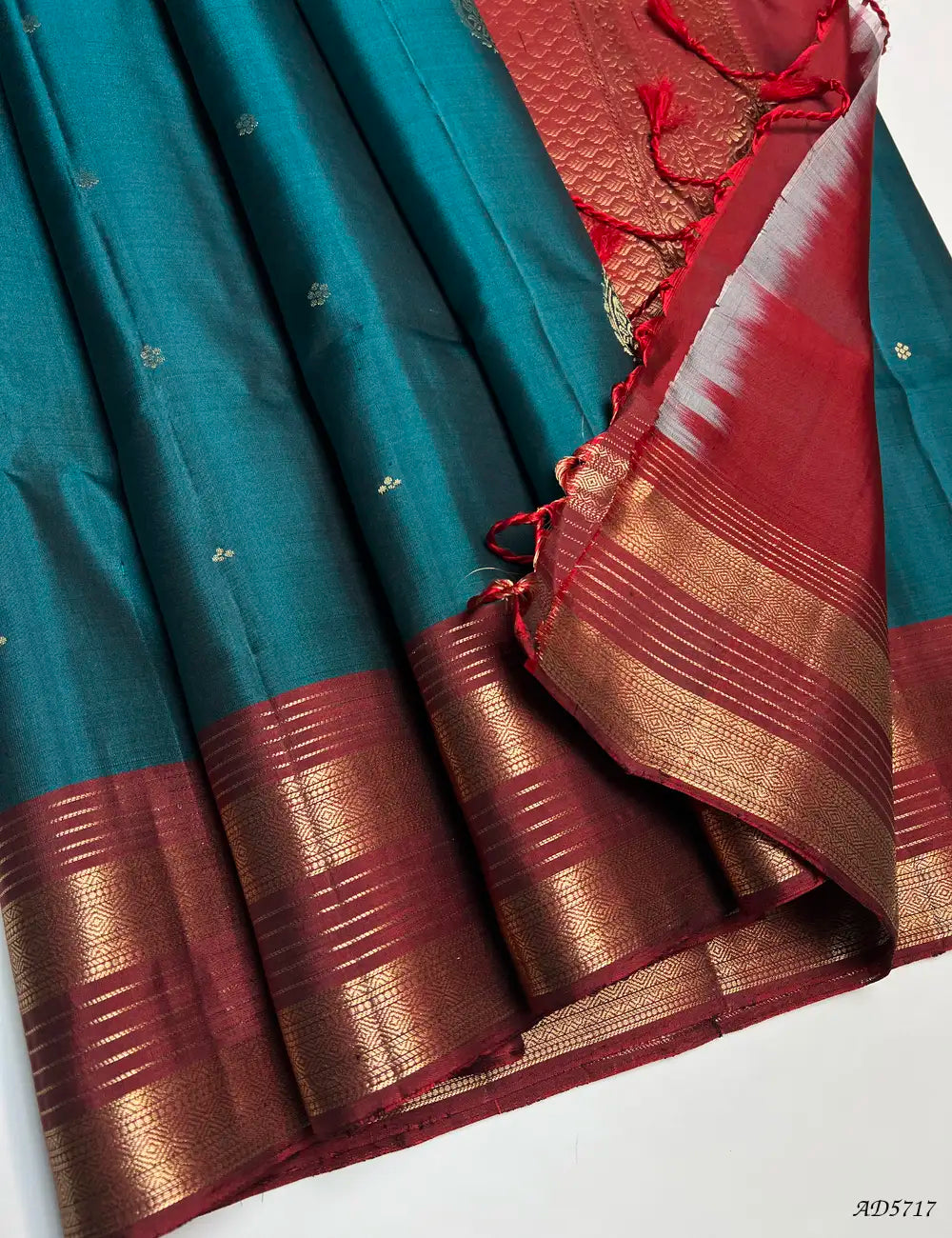 Teal & Maroon - Kanchi Border Soft Silk Saree Pallu View
