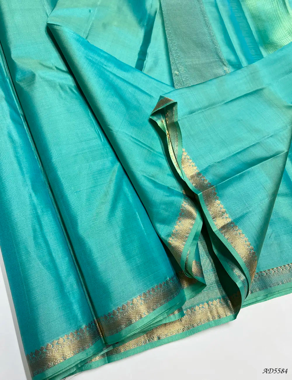 Turquoise - Plain Kanchi Border Soft Silk Saree Pallu View