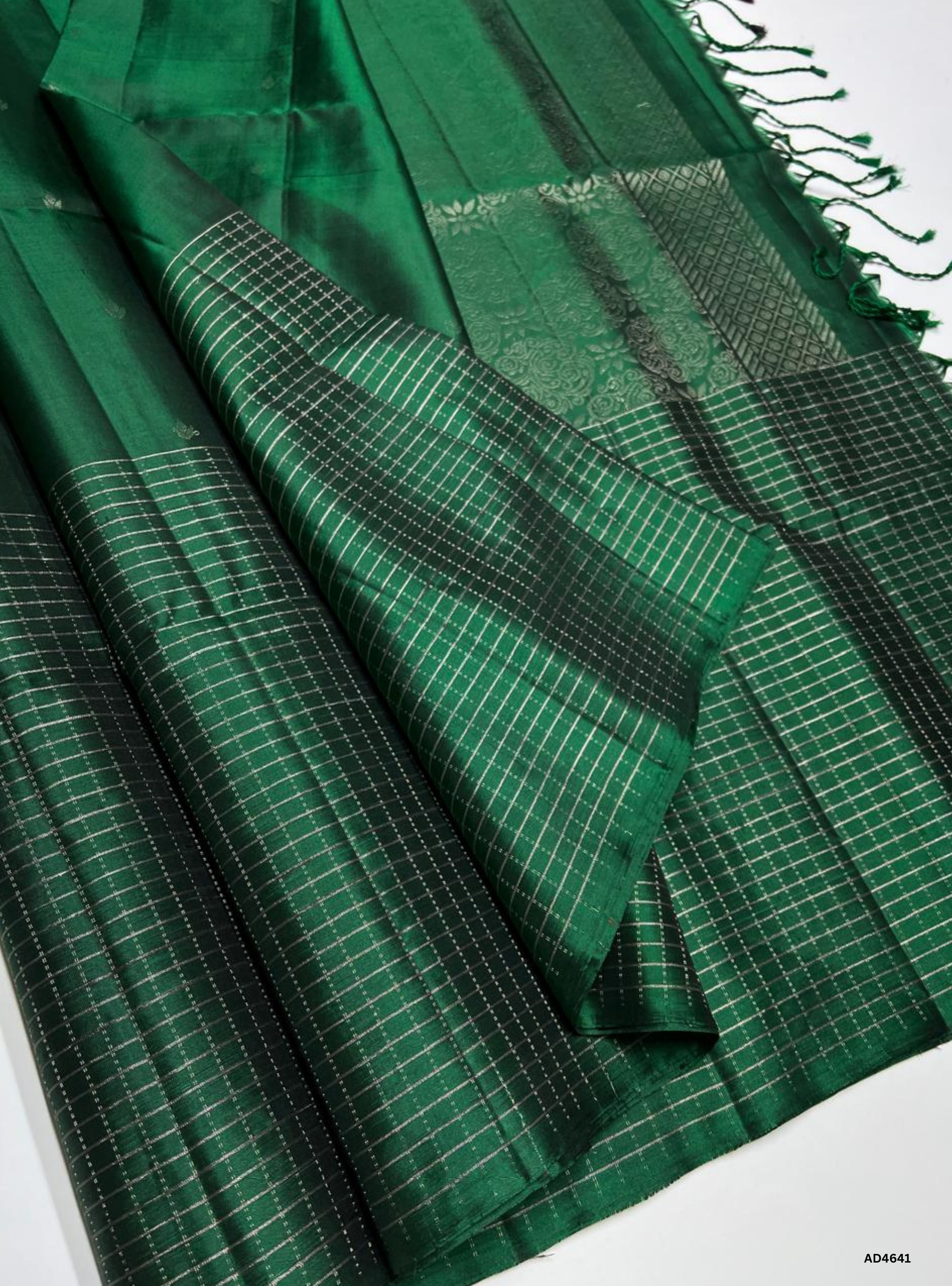 Green - Checkerd Fancy Border Soft Silk Saree