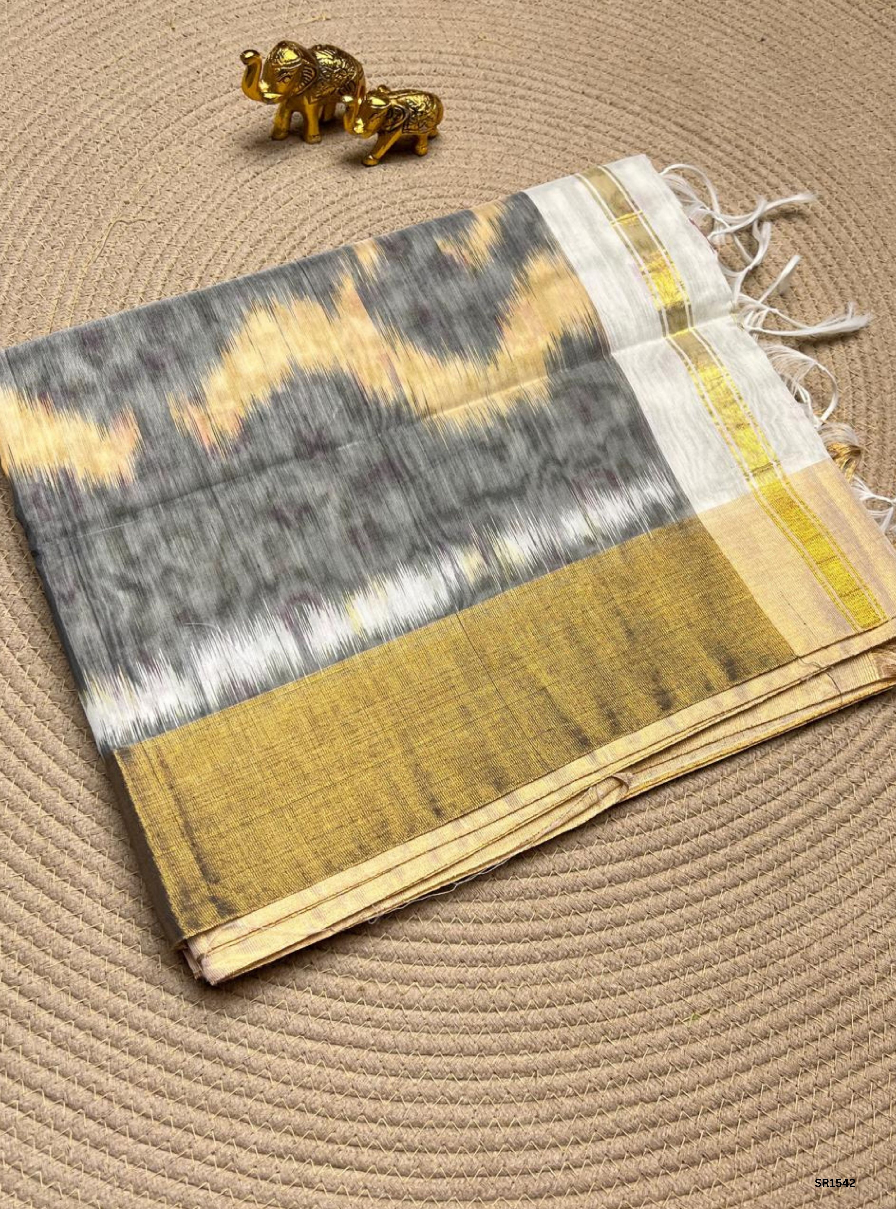 Half White & Black - Kotta Cotton Saree