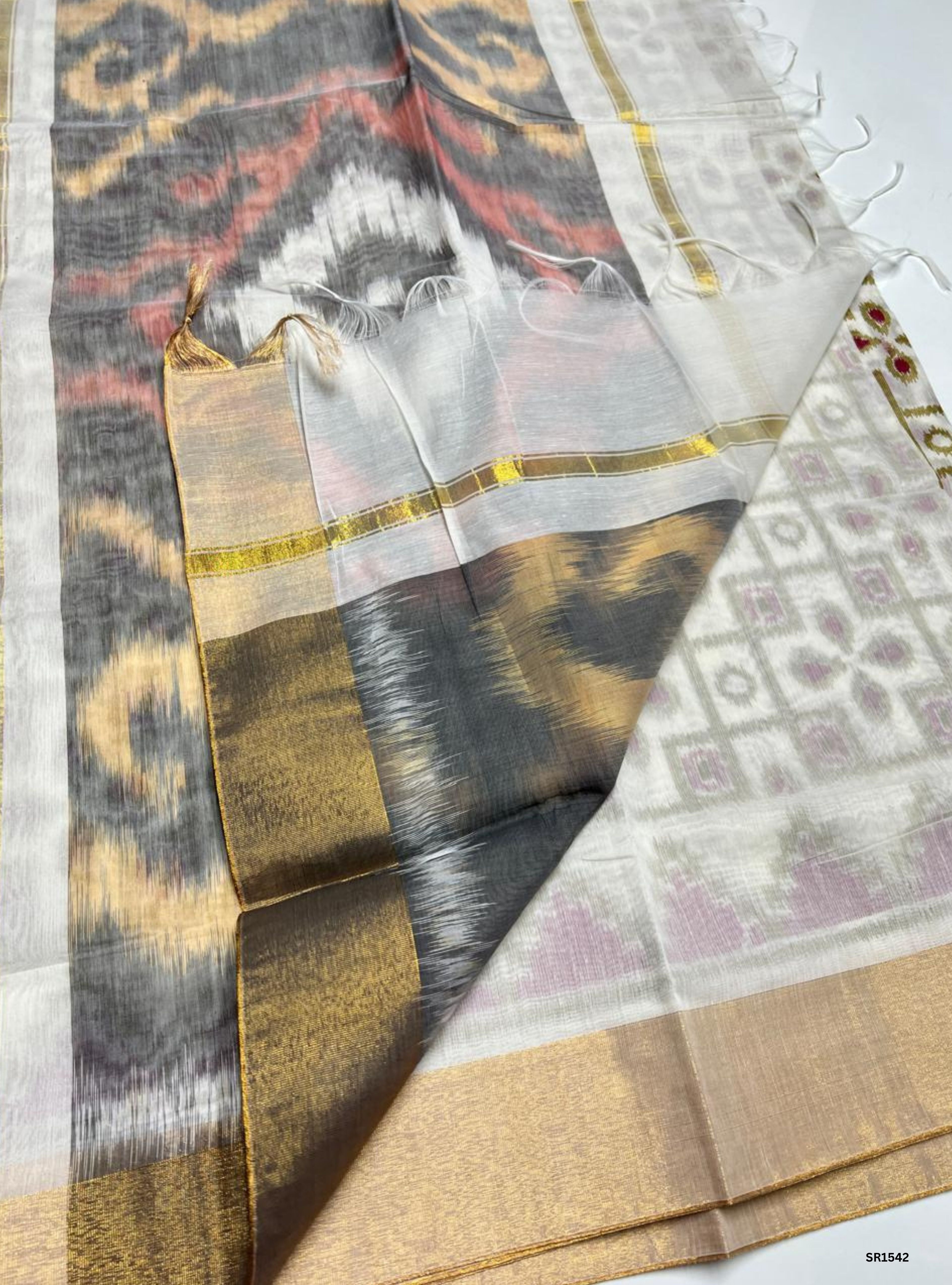 Half White & Black - Kotta Cotton Saree