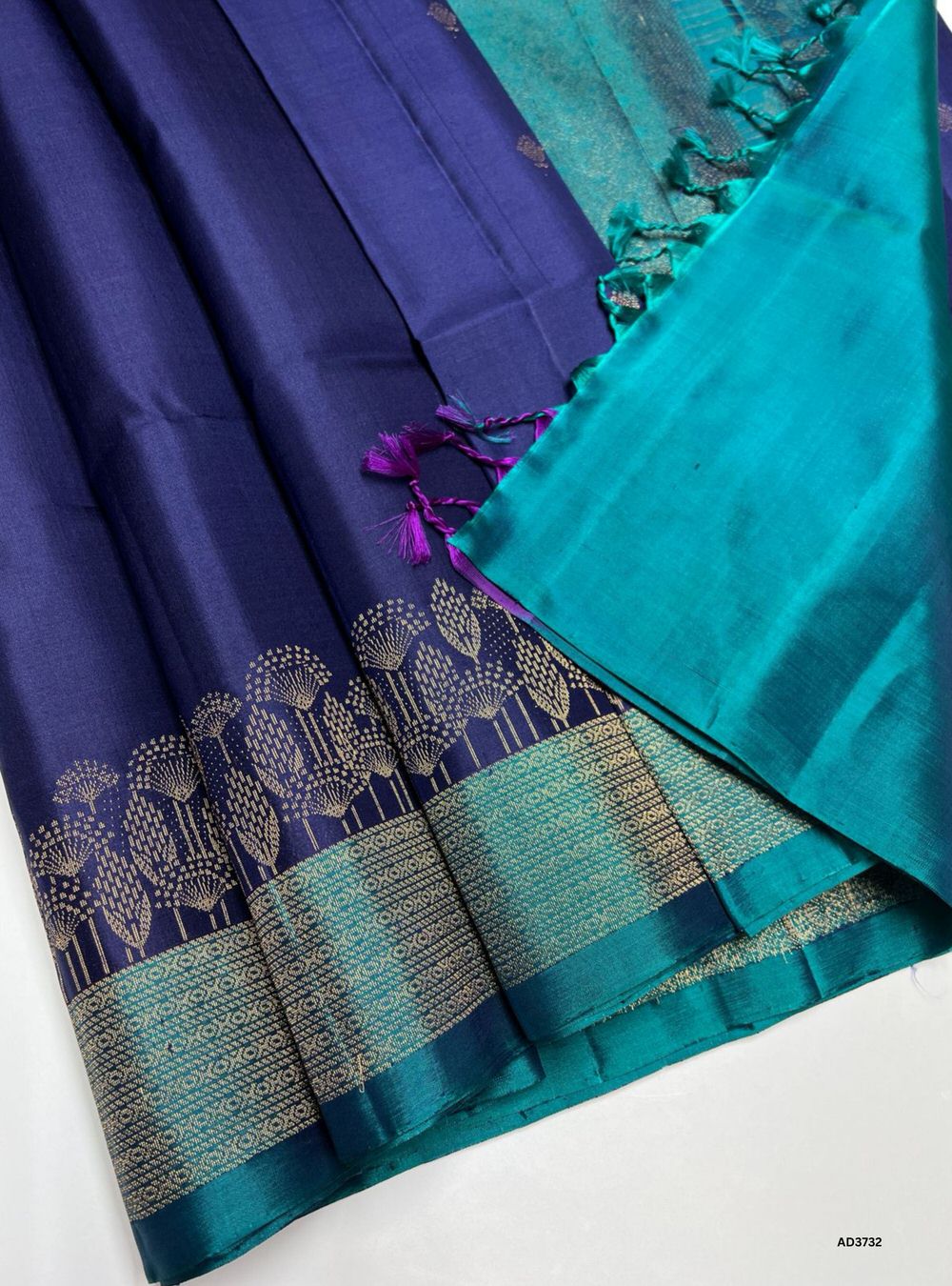Navy Blue & Ramar Green - One Side Border Saree