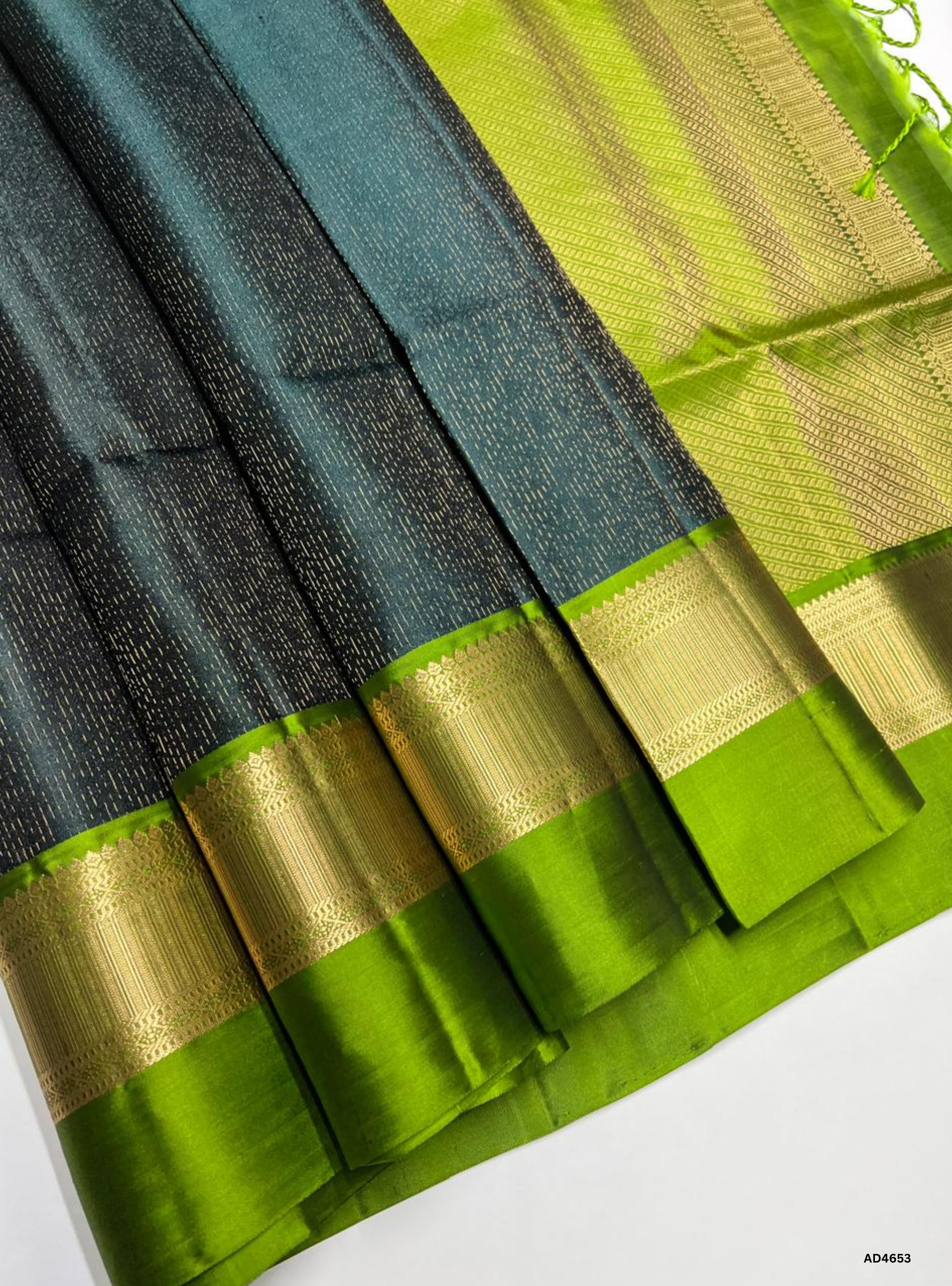 Black & Olive Green - Vairaoosi Vanchi Kanchi Border Soft Silk Saree