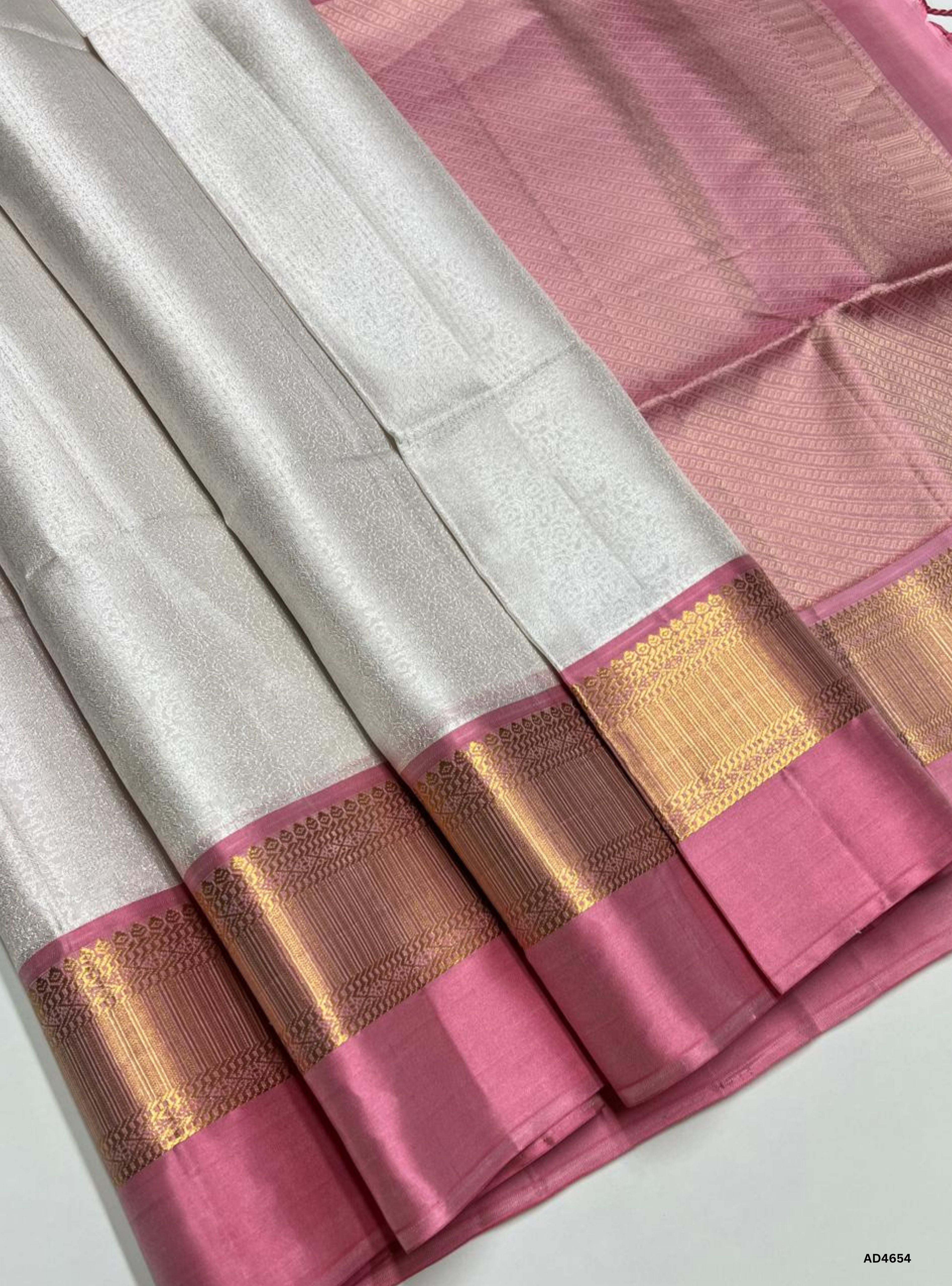 White & Pink - Vairaoosi Vanchi Kanchi Border Soft Silk Saree
