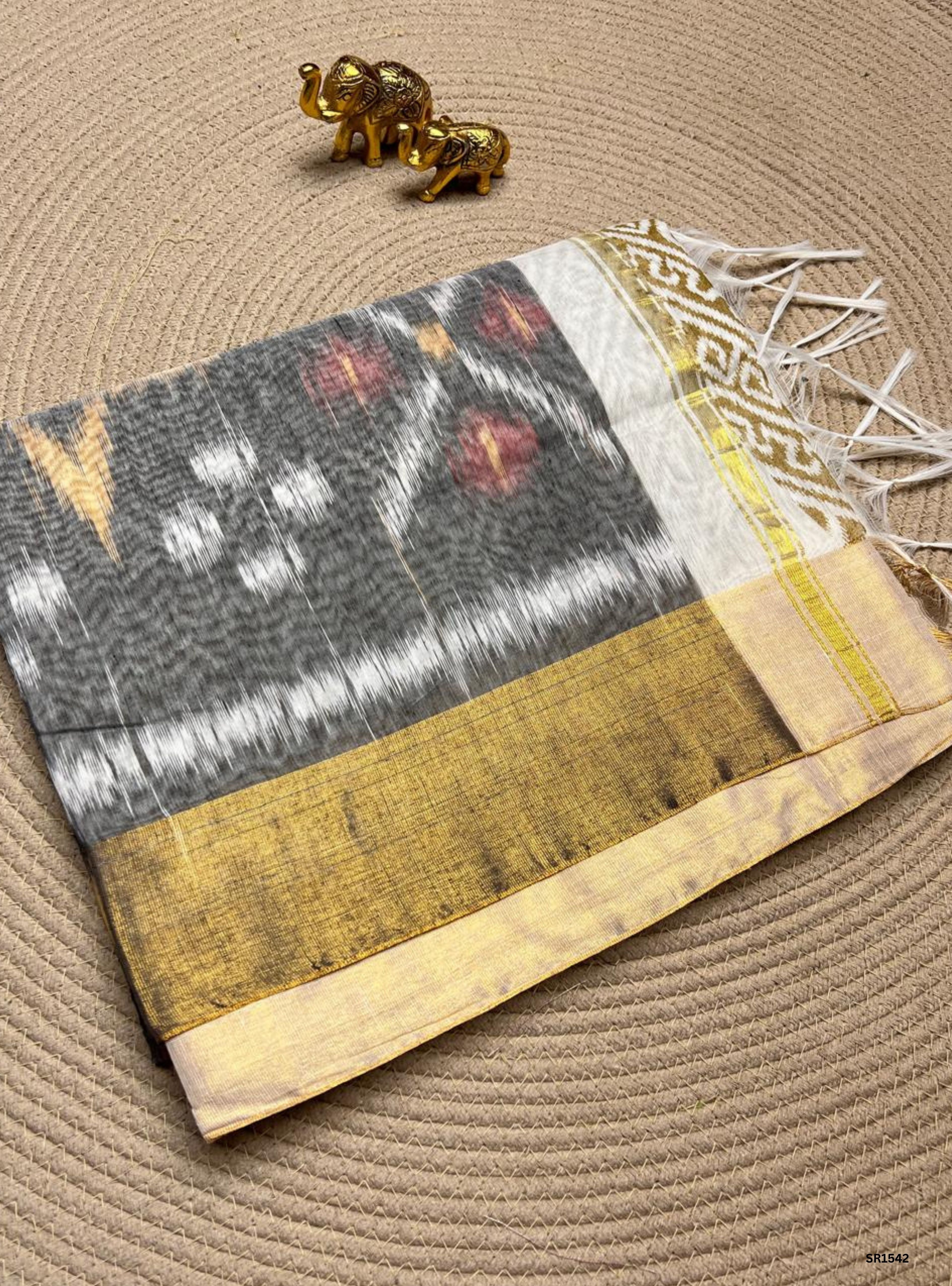 Half White & Black - Kotta Cotton Saree