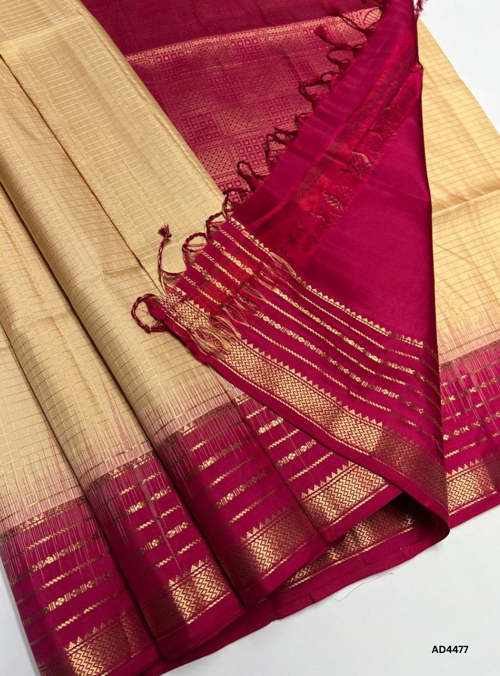 Cream & Red - Checkerd Retta Pett Saree