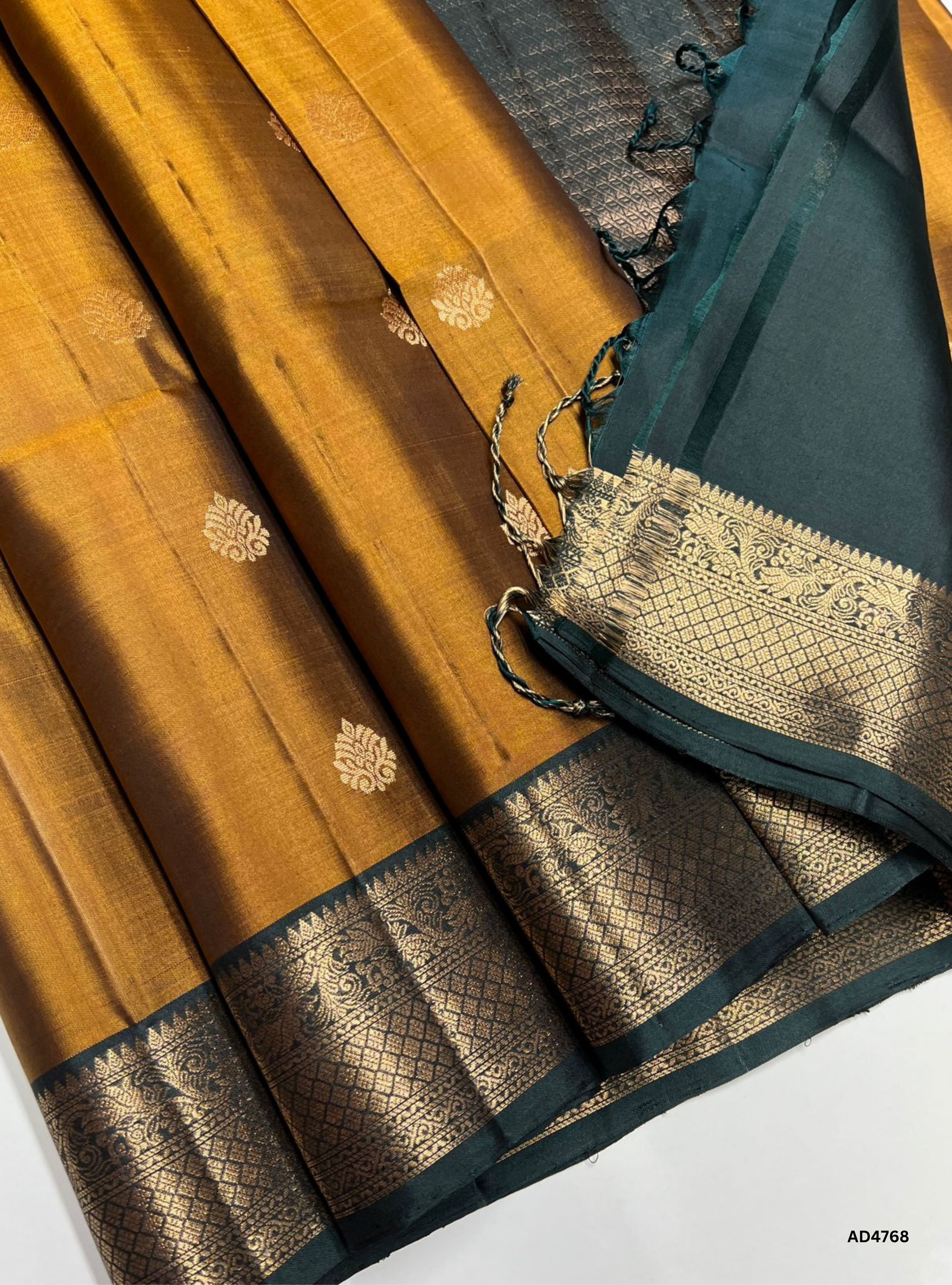 Fenugreek & Green - Kanchi Border Soft Silk Saree