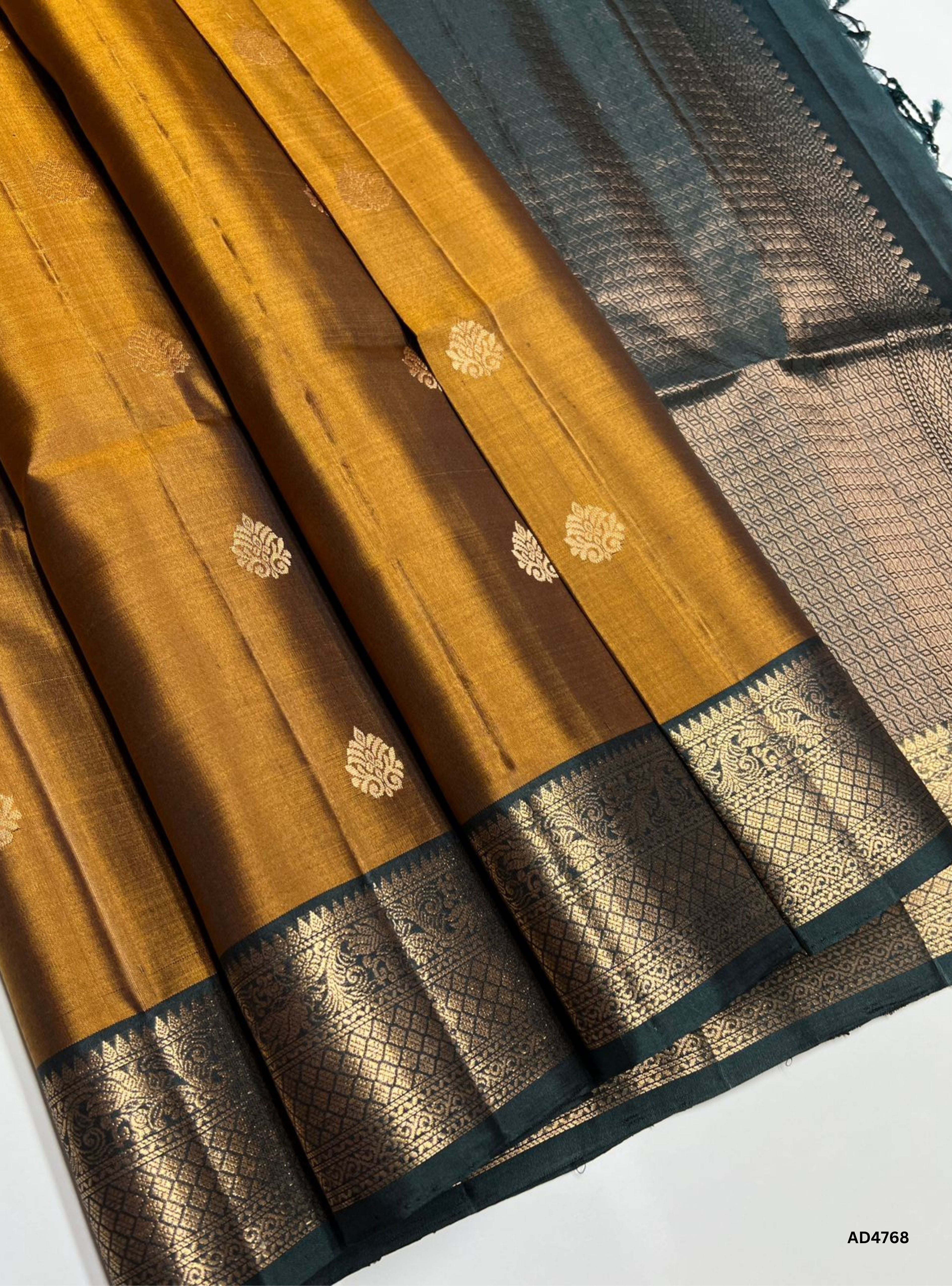 Fenugreek & Green - Kanchi Border Soft Silk Saree