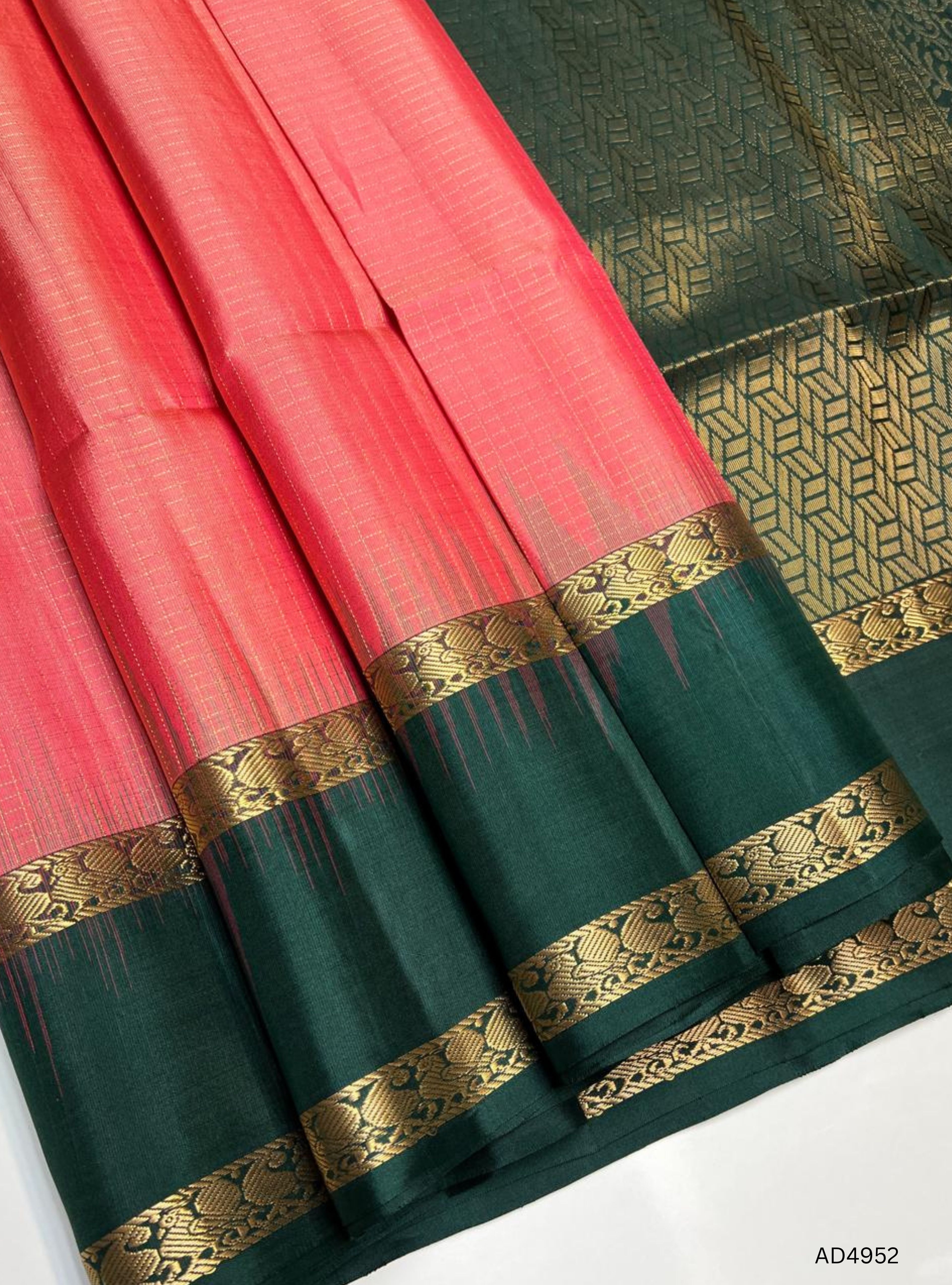 Peach & Green - Checkerd Retta Pet Soft Silk Saree