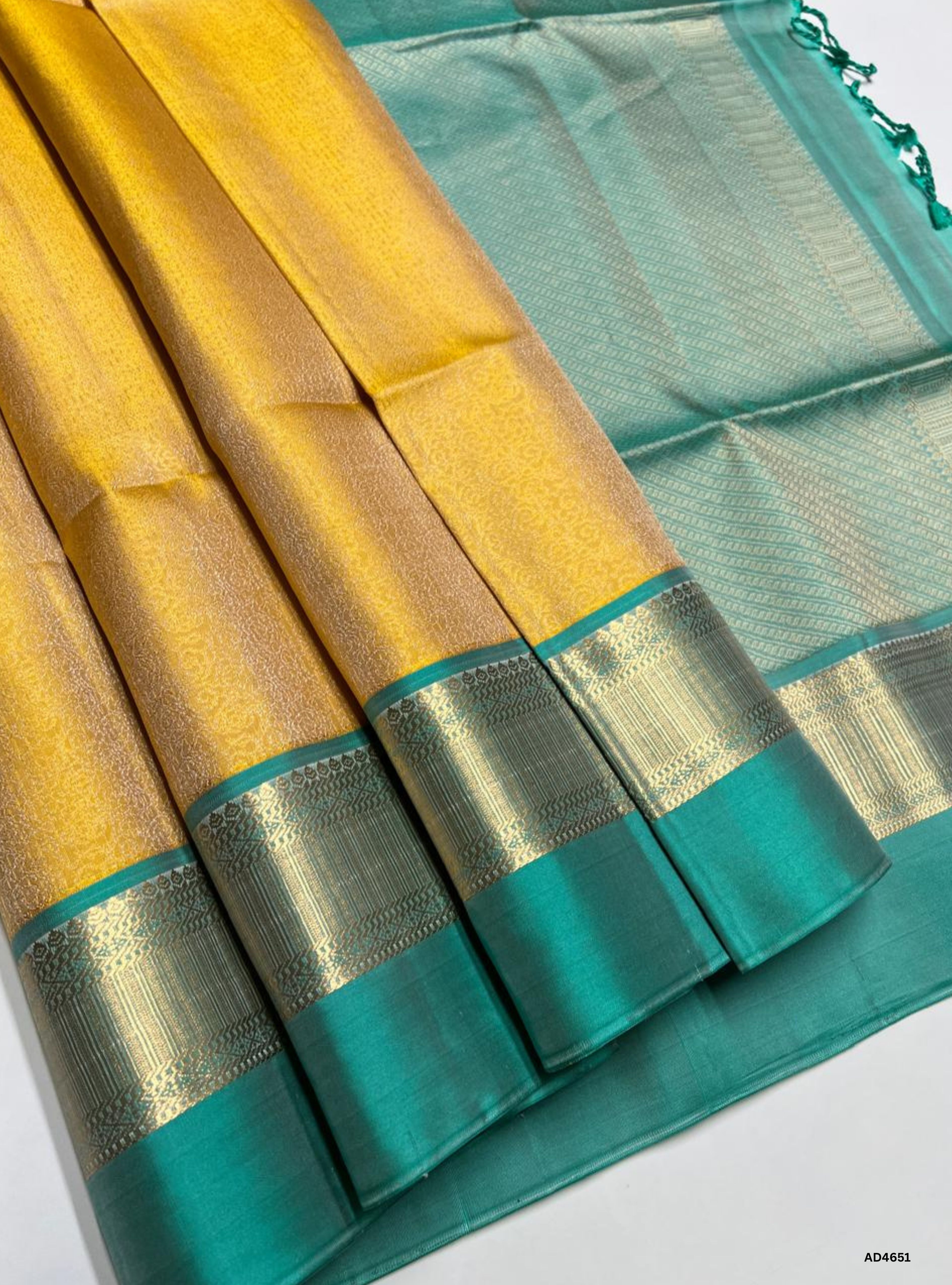 Golden & Rama Green - Vairaoosi Vanchi Kanchi Border Soft Silk Saree