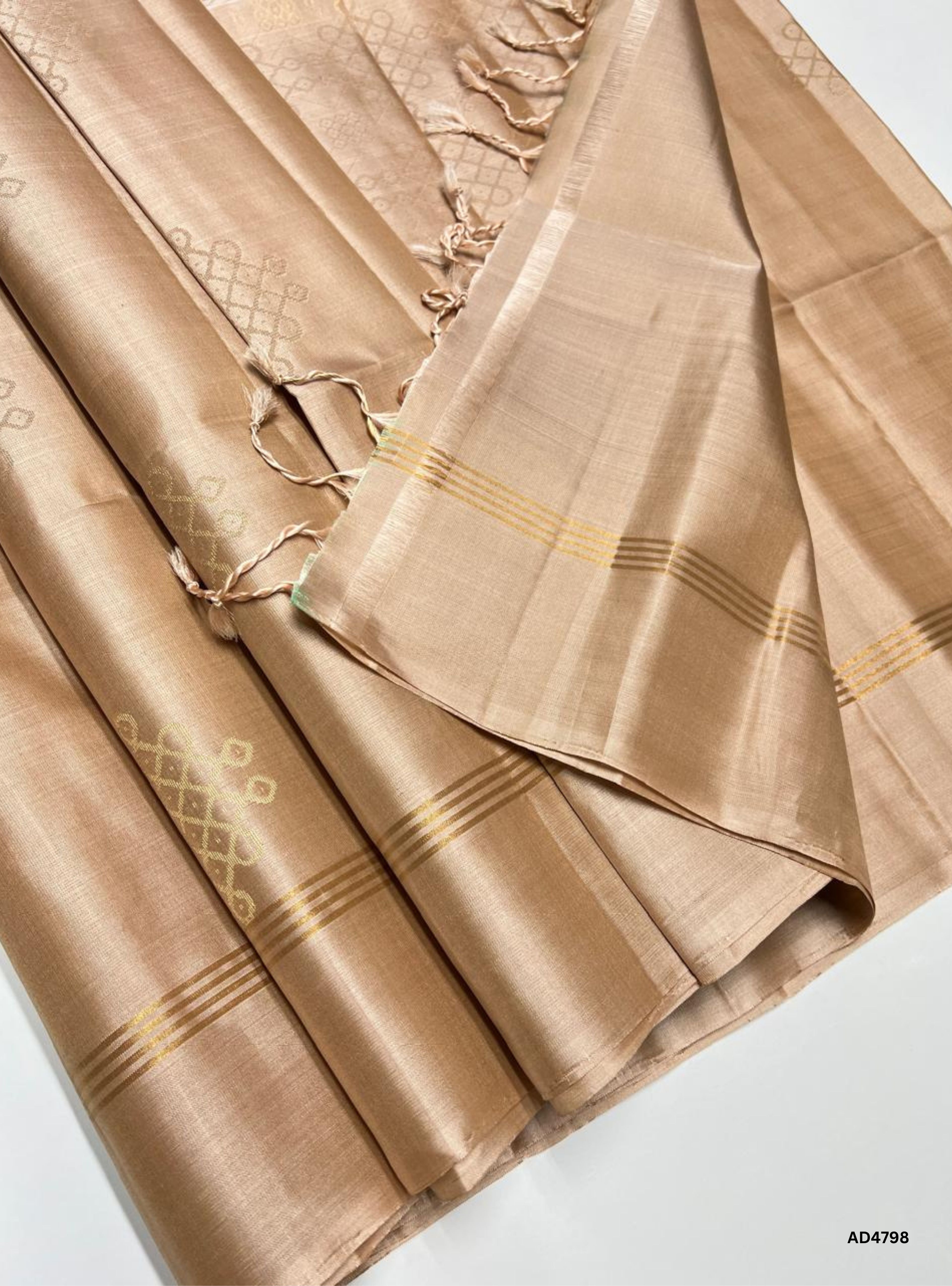 Cream - Kolam Soft Silk Saree