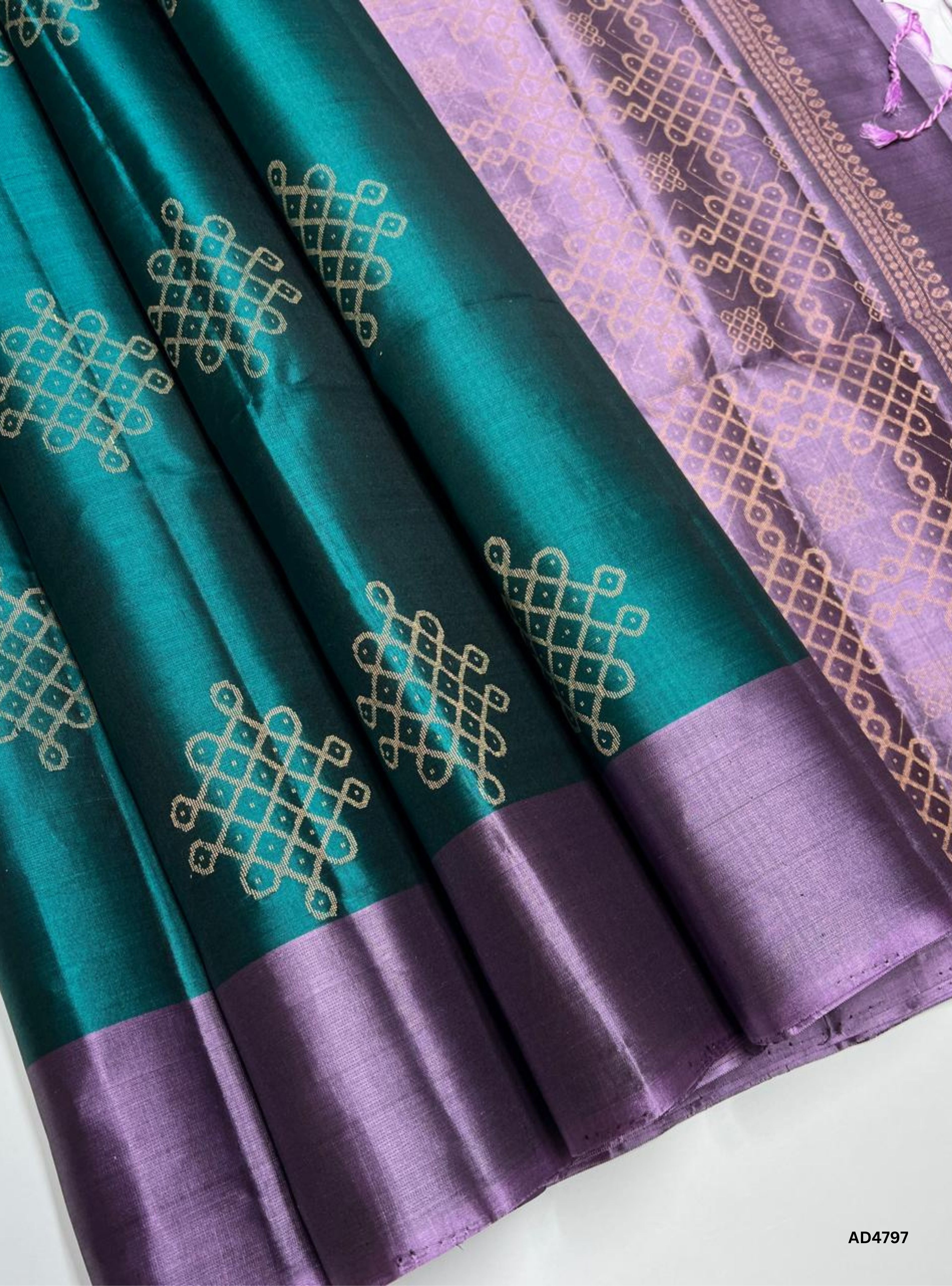 Green & Lavender - Kolam Soft Silk Saree
