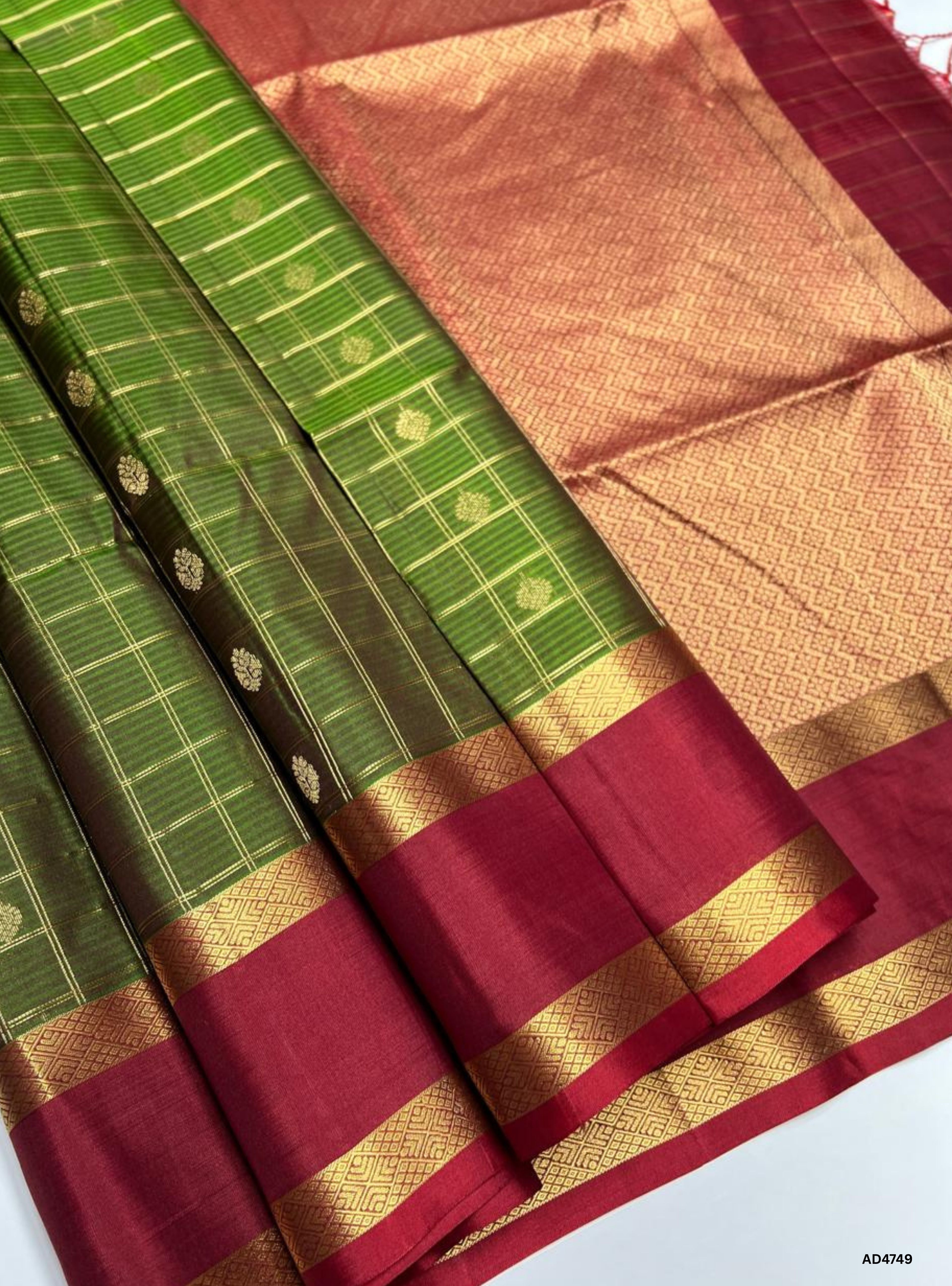 Green & Red - Checkerd Retta Pet Soft Silk Saree