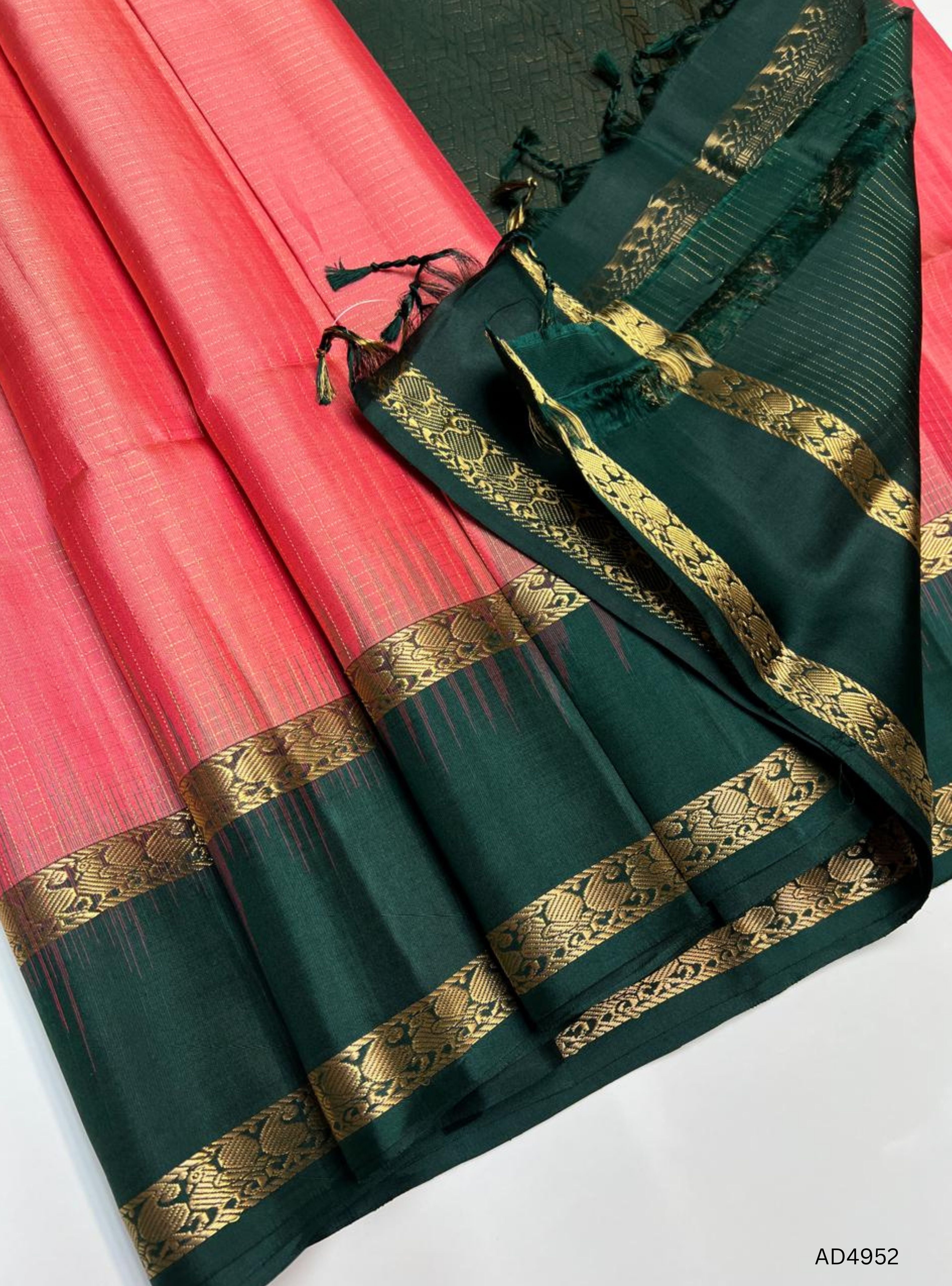Peach & Green - Checkerd Retta Pet Soft Silk Saree