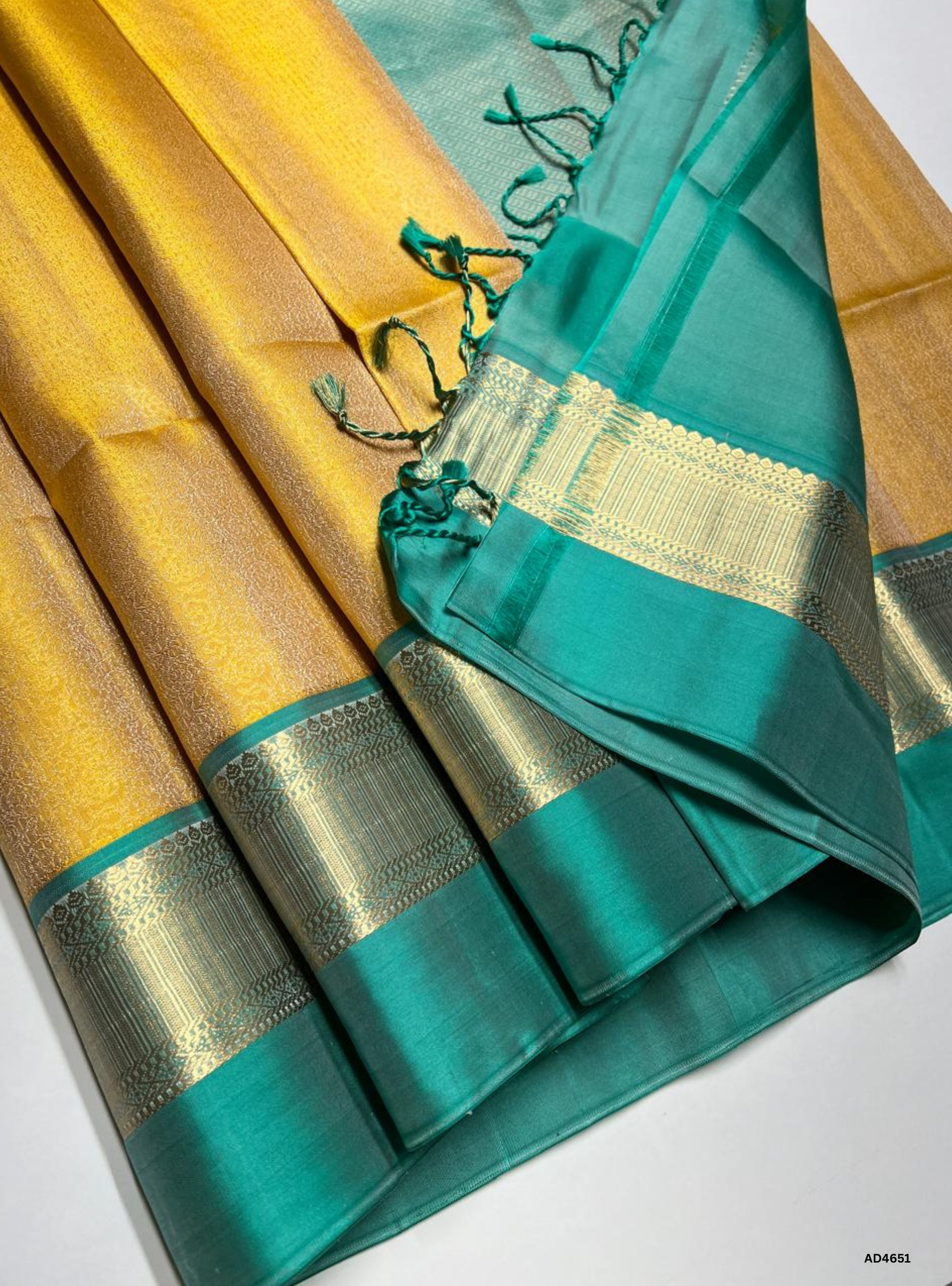 Golden & Rama Green - Vairaoosi Vanchi Kanchi Border Soft Silk Saree