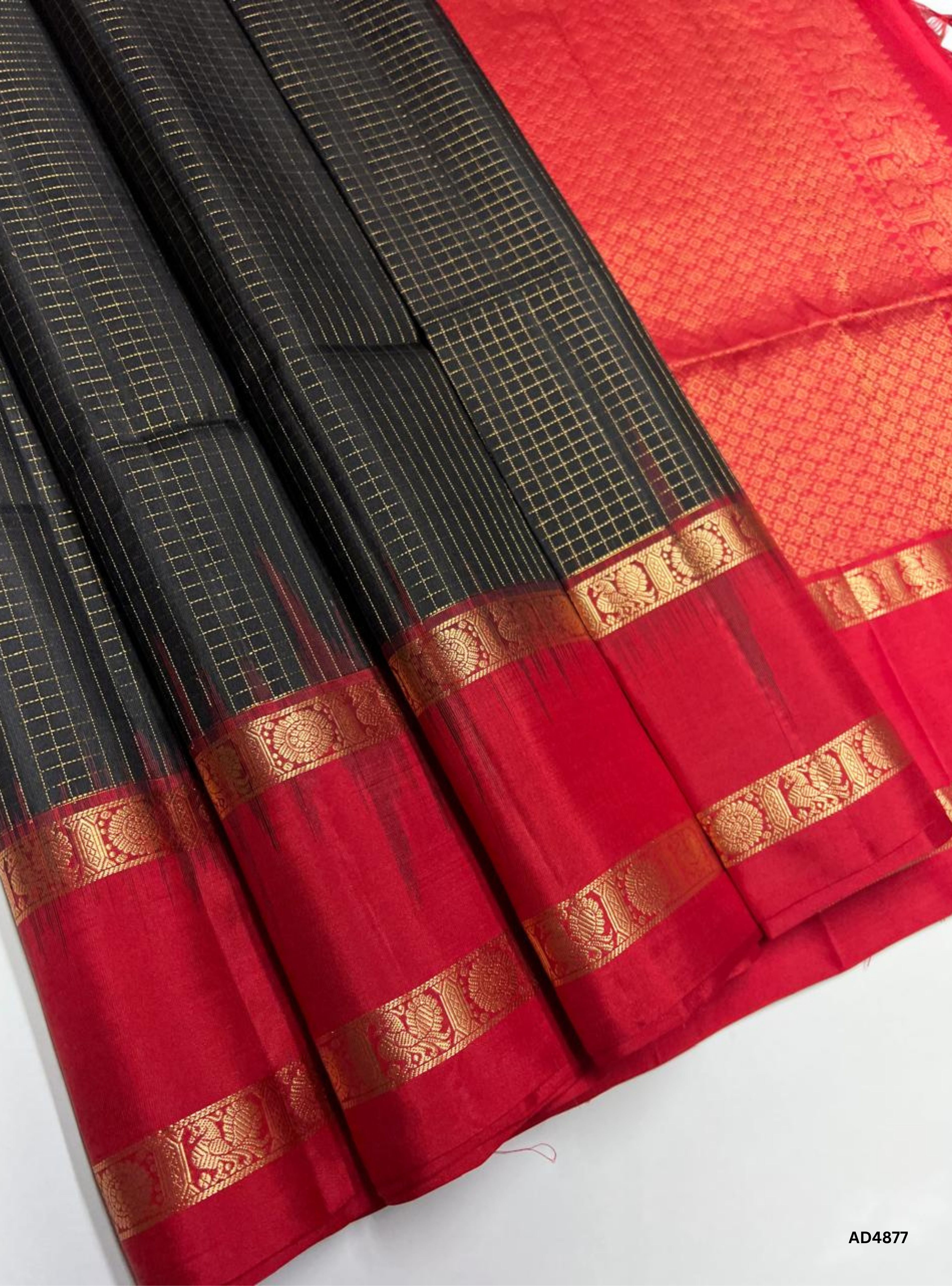Black & Red - Retta Pet Border Saree