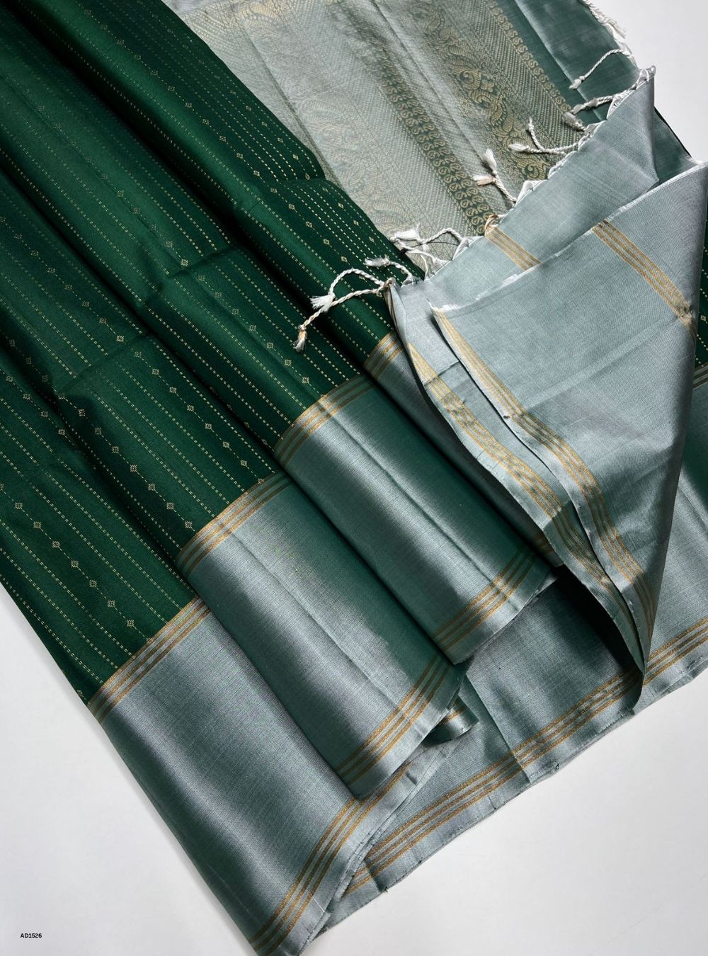 Vaira Oosi - Bottle Green  Soft Silk Saree