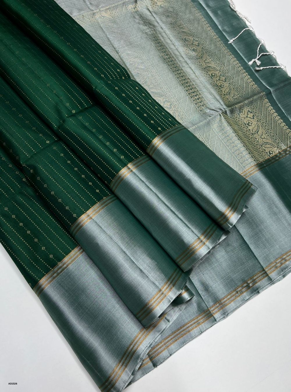 Vaira Oosi - Bottle Green  Soft Silk Saree