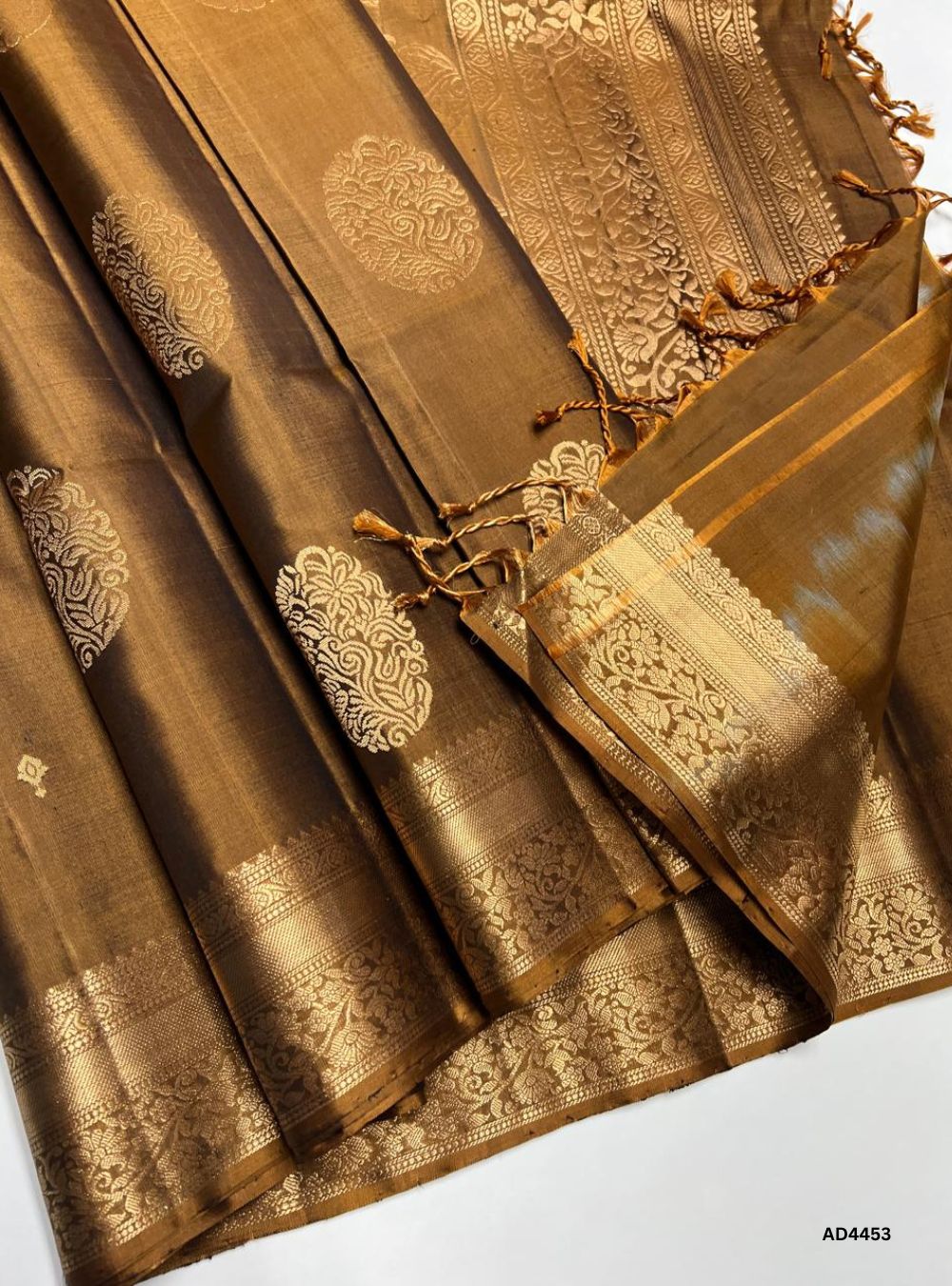 Fenugreek - Kanchi Border Soft Silk Saree