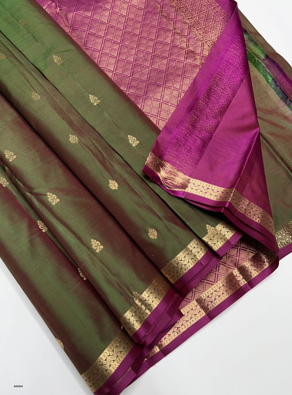 Dual Tone Green & Magenta - Soft Silk Saree