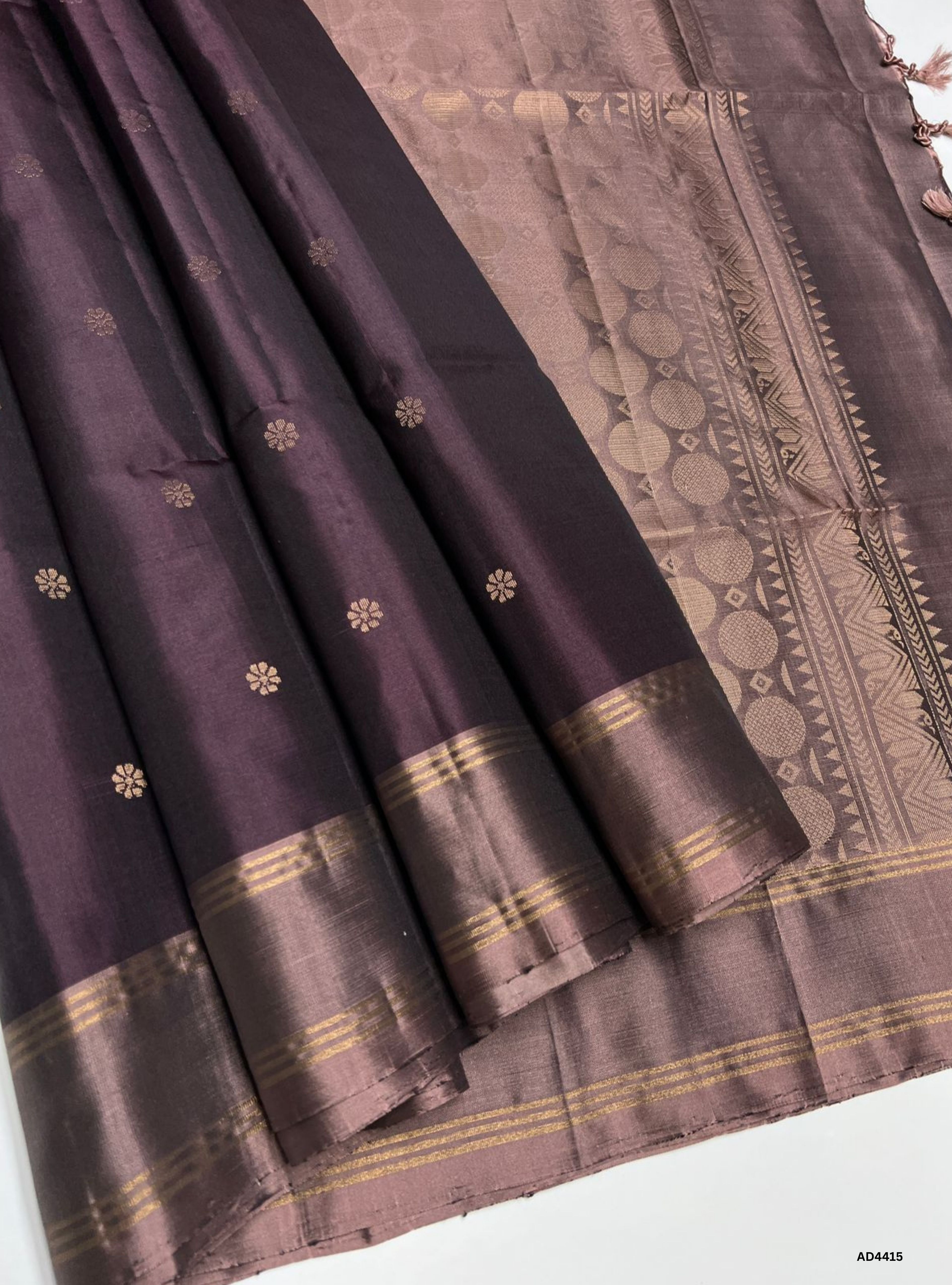 The Coffee Brown & Coco Soft Silk Saree with Half Fine Tested Gold Zari and bhutta motifs is a handwoven masterpiece that unites earthy depth with subtle elegance, making it ideal for weddings, festive occasions, and temple ceremonies.