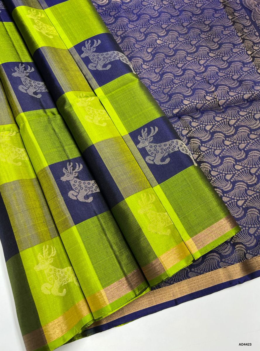 The Green & Ink Blue Pazhum Pazhamum Soft Silk Saree with Half Fine Tested Gold Zari is a striking handwoven creation that unites festive brightness with regal depth, making it ideal for weddings, temple ceremonies, and cultural celebrations.