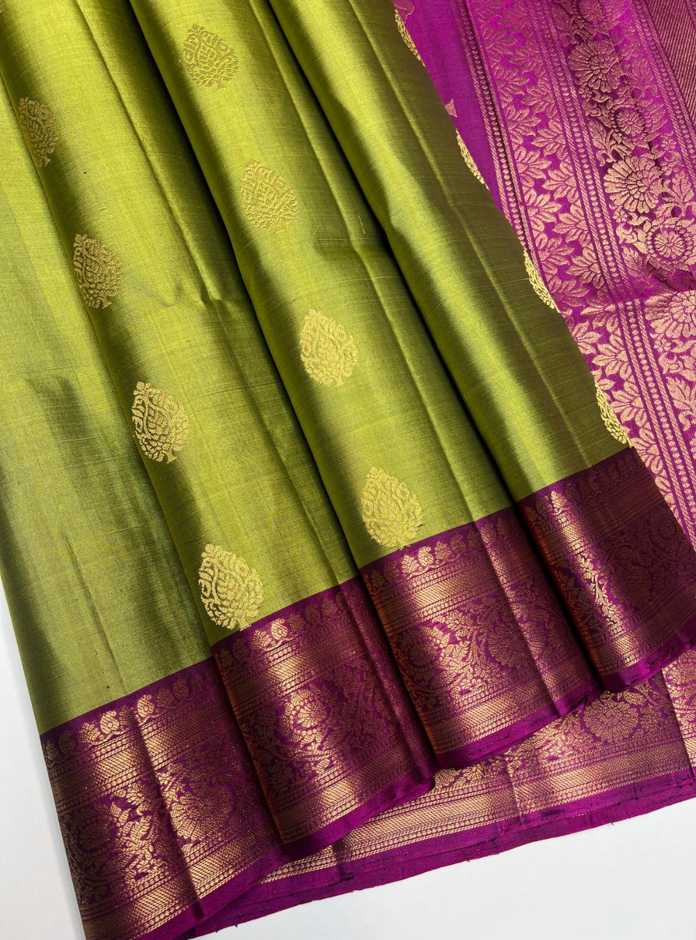 
The Green & Rani Pink Kanchi Border Soft Silk Saree is a radiant handwoven creation that embodies festive charm and cultural grandeur. The green shade symbolizes prosperity, devotion, and auspicious beginnings, while the rani pink conveys joy, femininity, and celebratory warmth. Enhanced with temple‑inspired Kanchi borders and pure gold zari detailing, this saree is perfect for weddings, temple ceremonies, and festive occasions. A timeless piece of artistry, it blends auspicious depth with vibrant elegance