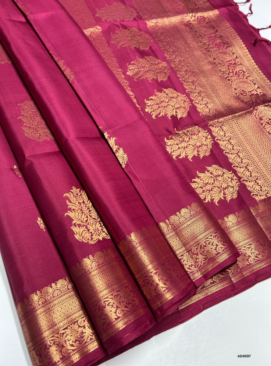 The Maroon Kanchi Border Soft Silk Saree with Pure Gold Zari is a majestic handwoven creation that radiates regal charm and cultural richness, making it ideal for weddings, temple ceremonies, and festive occasions.
