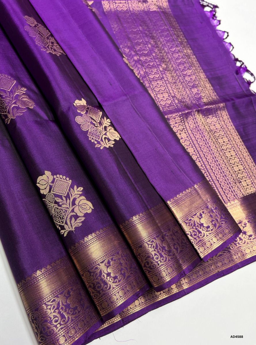 The Purple Kanchi Border Soft Silk Saree with Pure Gold Zari is a majestic handwoven creation that radiates devotion, prosperity, and timeless elegance, making it perfect for weddings, temple ceremonies, and festive occasions.