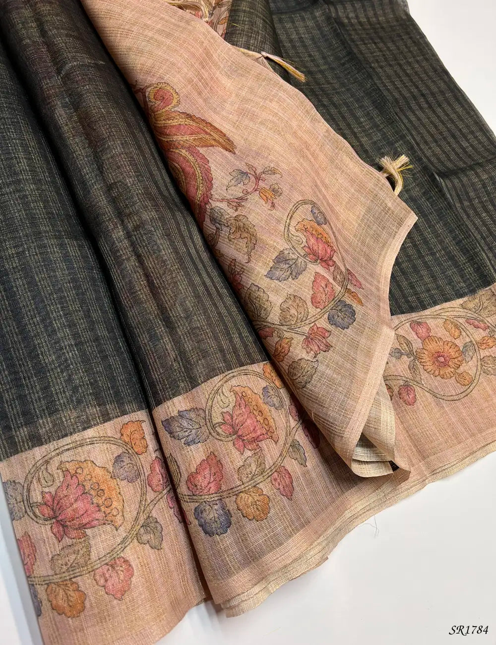 Black & Cream - Semi Tussar Sarees Pallu View